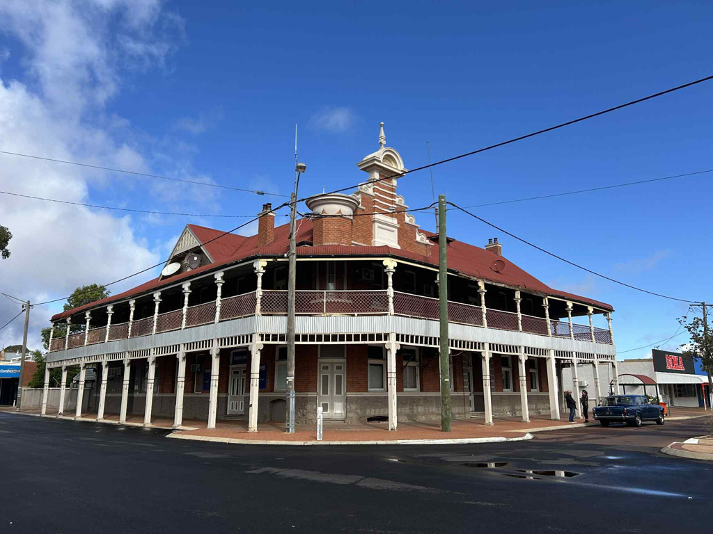 Investment Opportunity : Business & Freehold