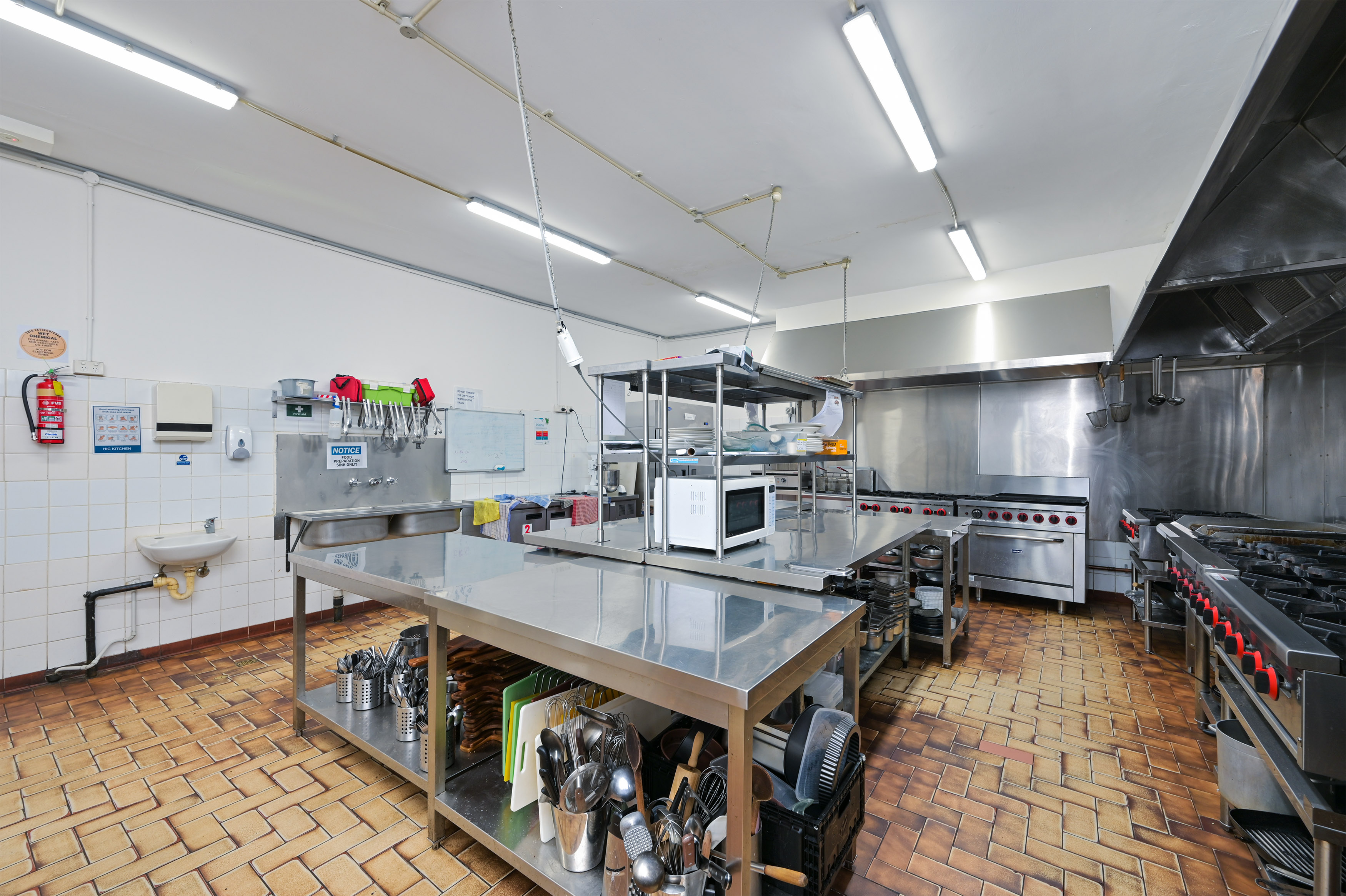 Fully Equipped Wine Bar | Restaurant | Commercial Kitchen