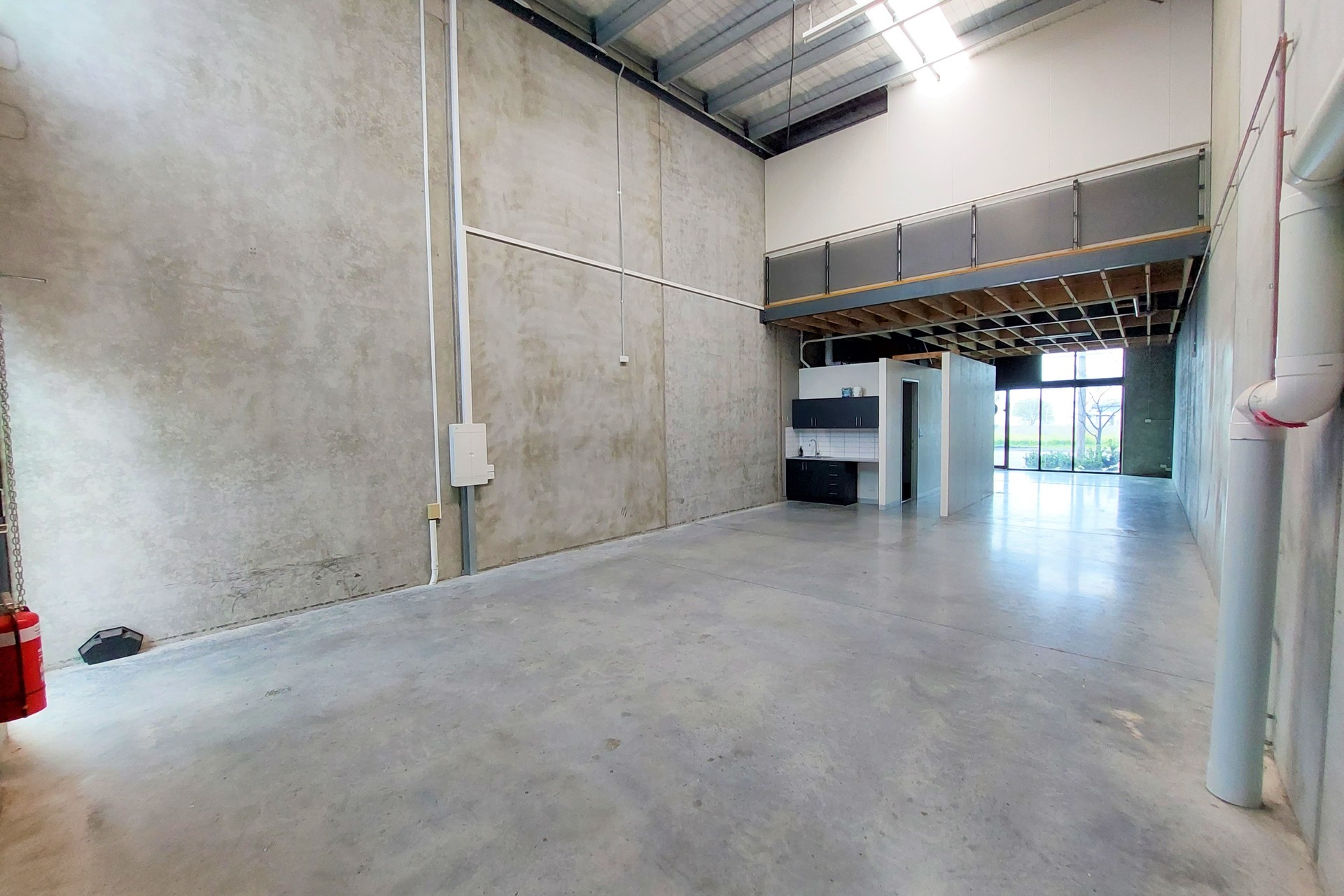 Fantastic Open span Factory with Street frontage!
