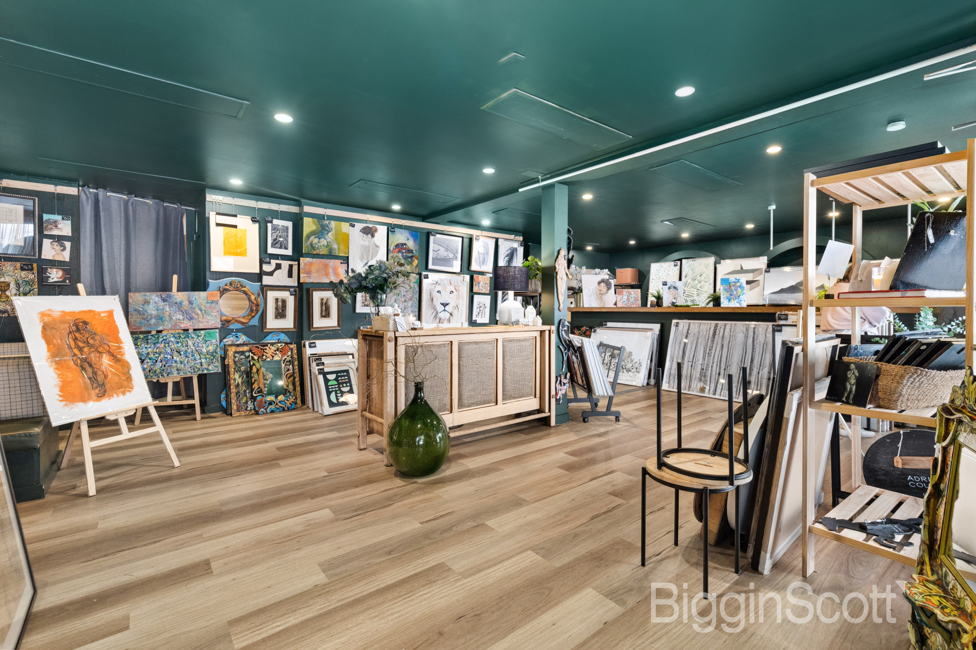 Prominent Vincent Street Commercial Opportunity