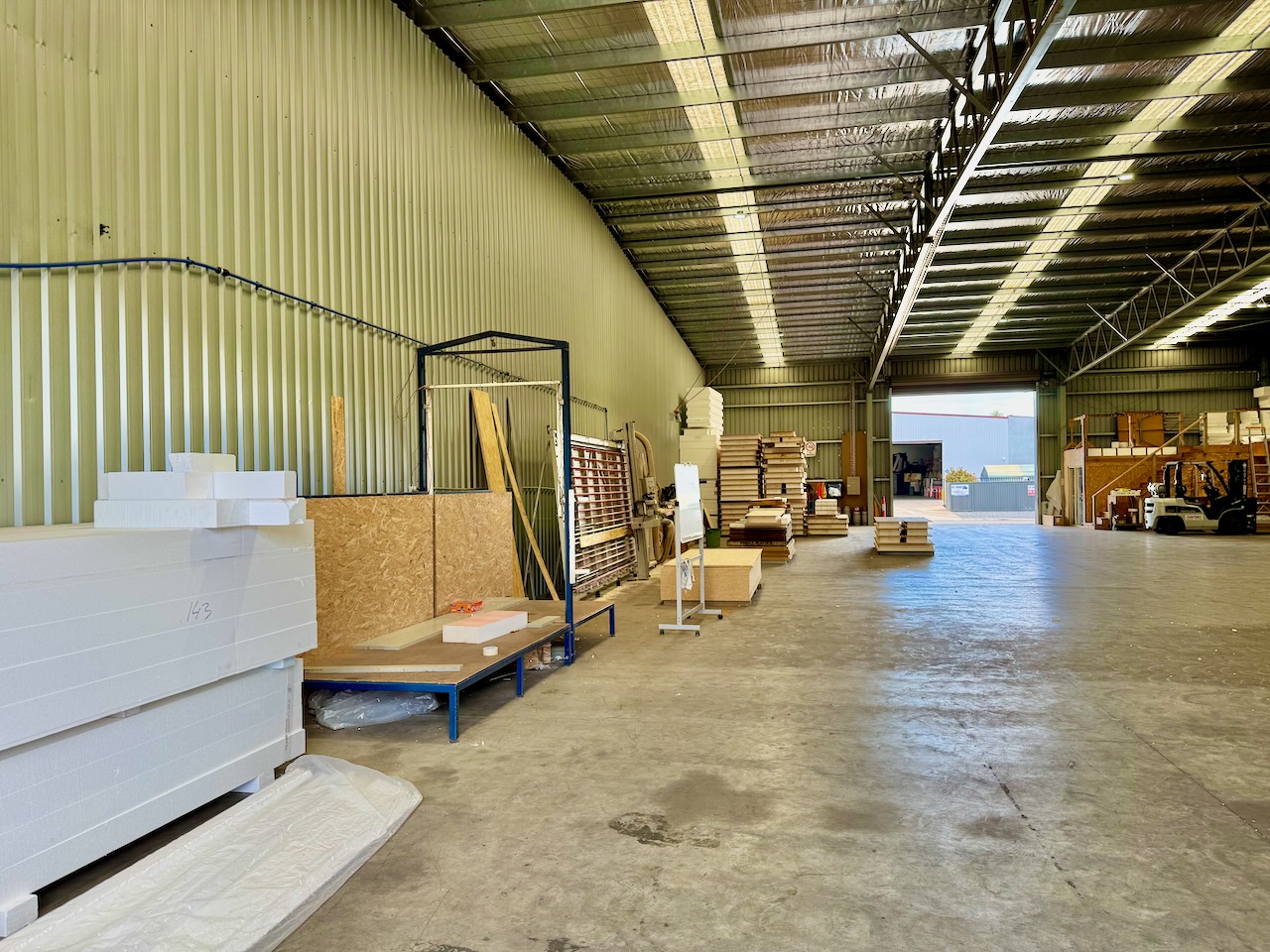 Versatile Industrial Warehouse  800m Factory on 1,186m Site