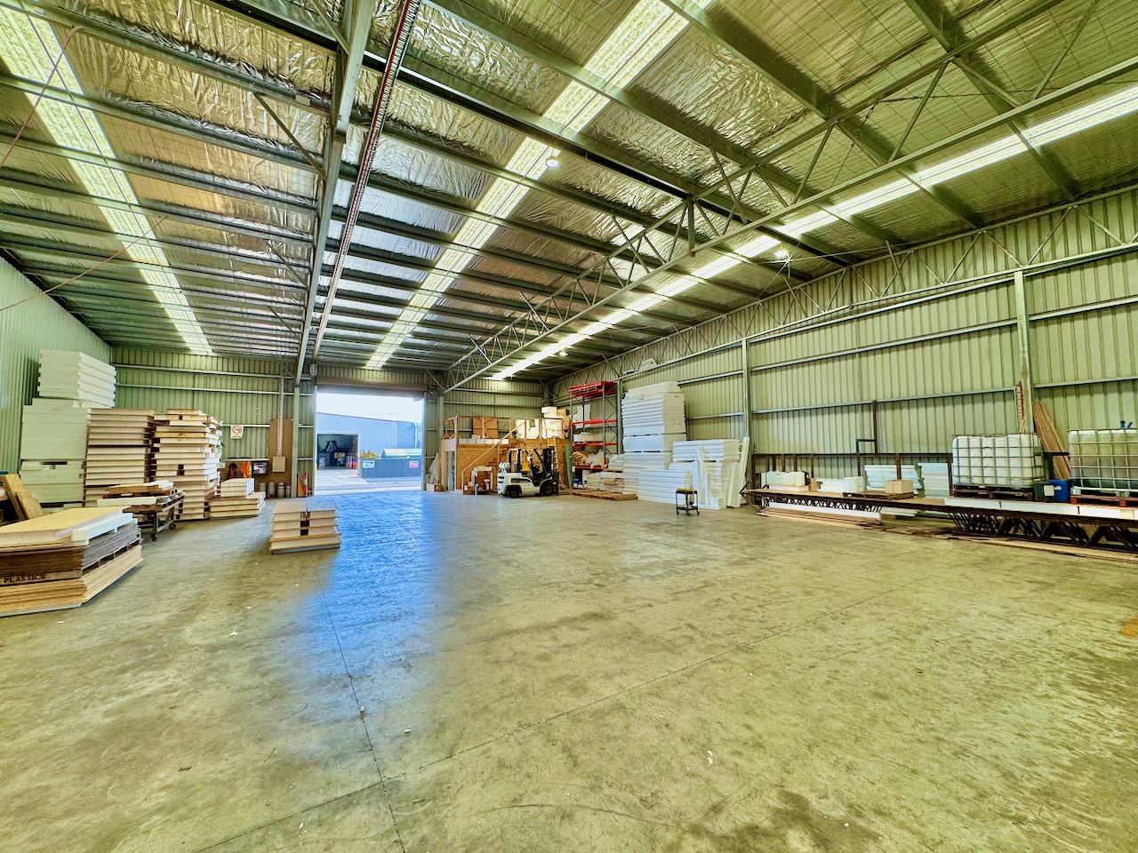 Versatile Industrial Warehouse  800m Factory on 1,186m Site