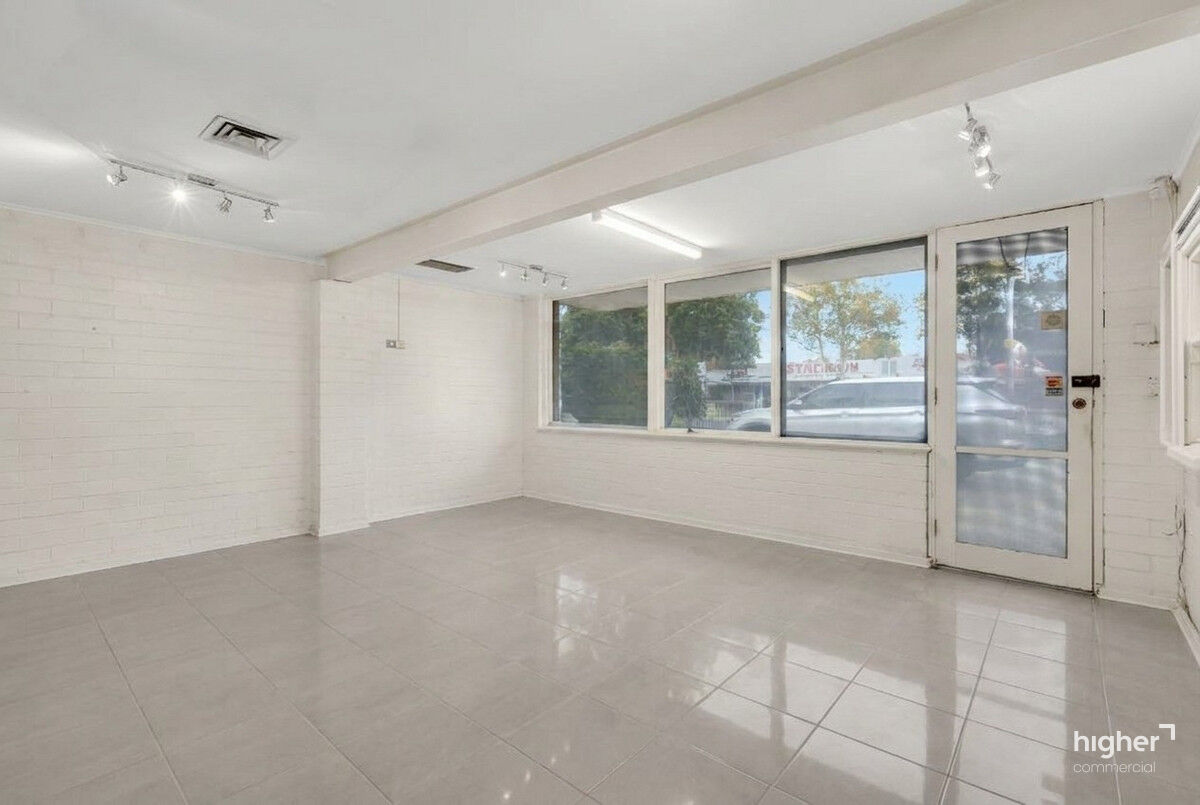 Central Showroom / Warehouse with On-Site Parking