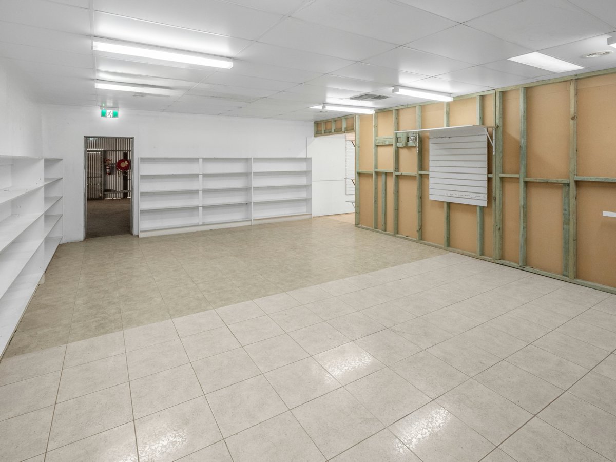 Commercial property in prime Industrial area