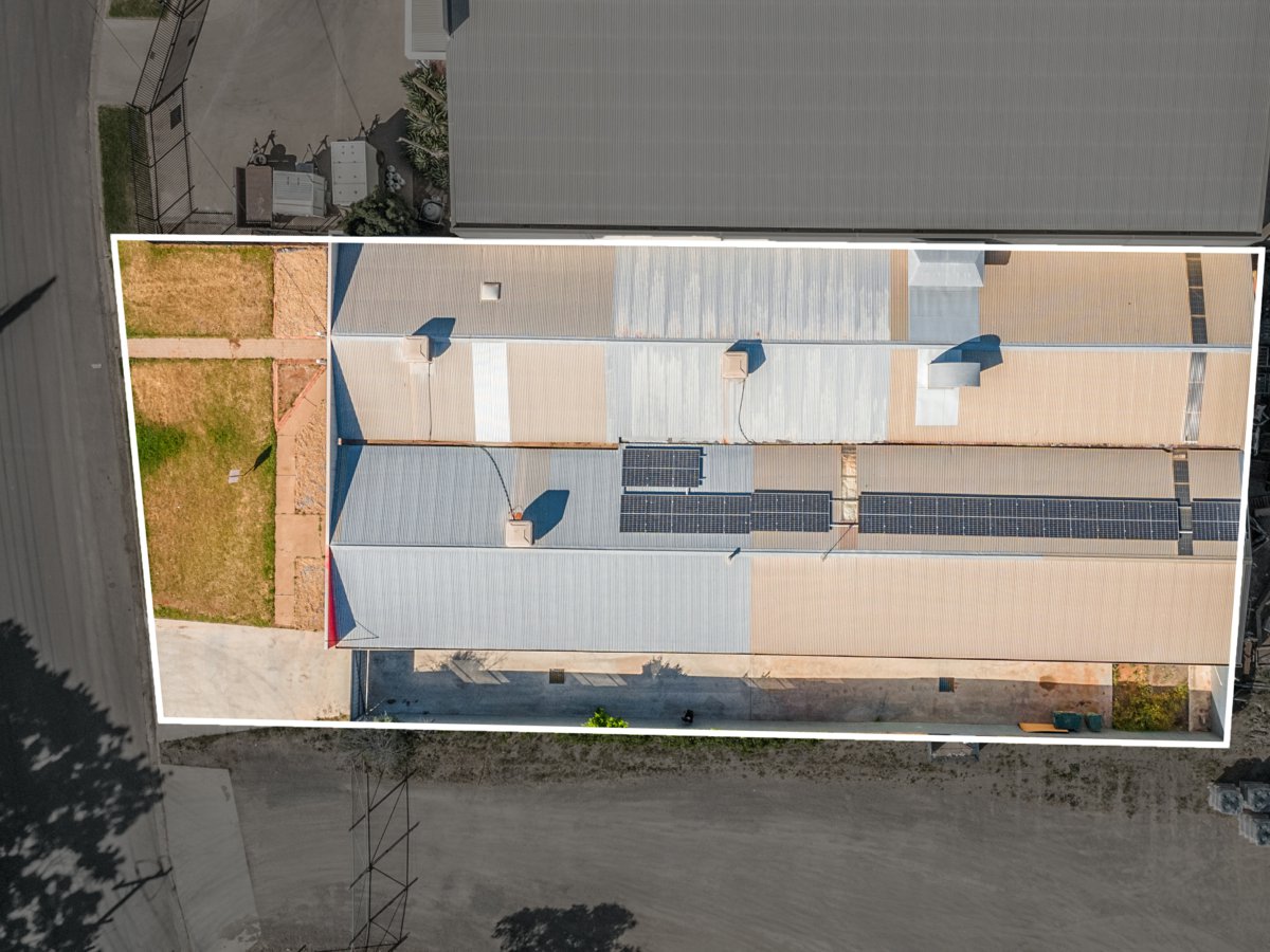 Commercial property in prime Industrial area