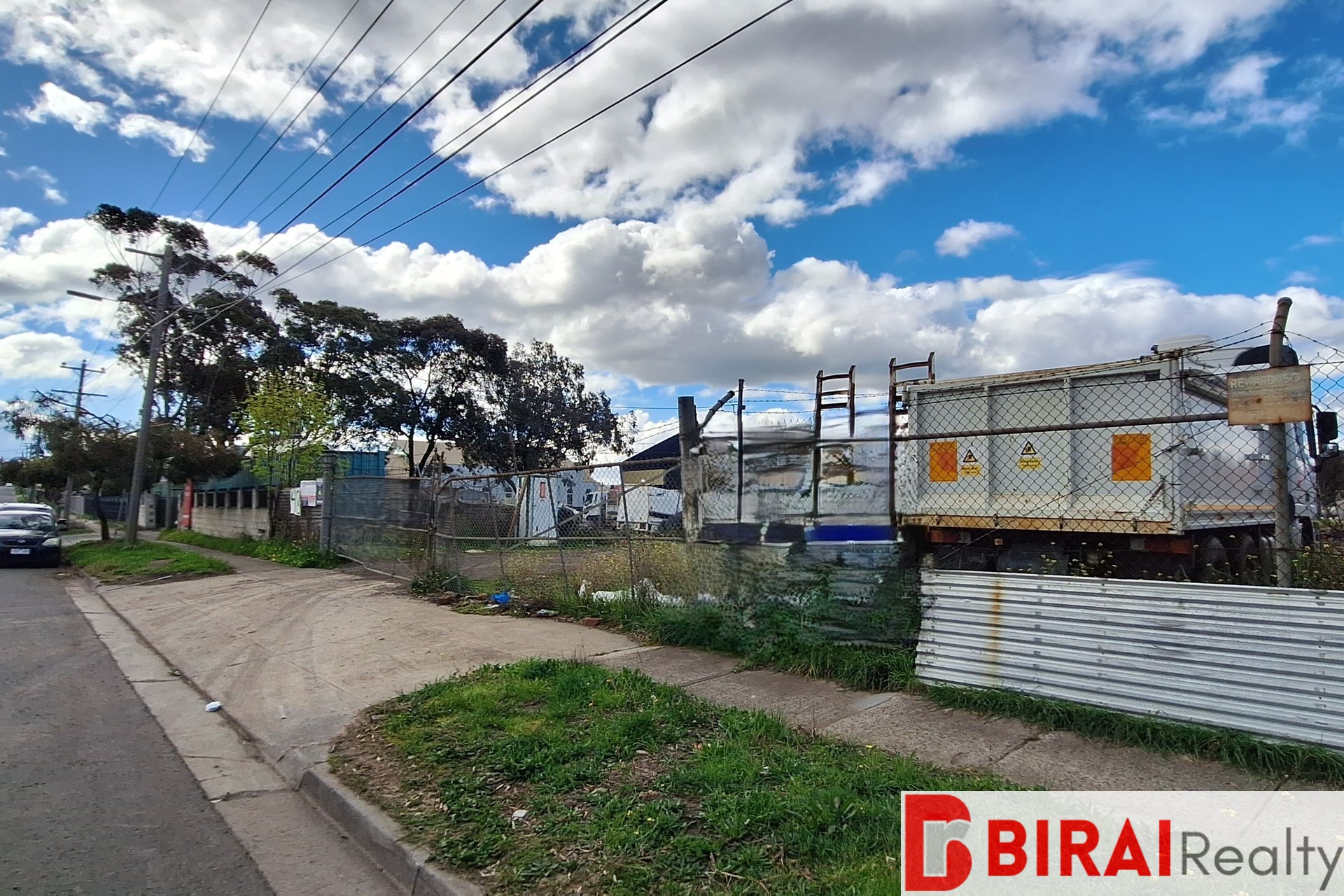 INDUSTRIAL LAND FOR SALE 3100M2*