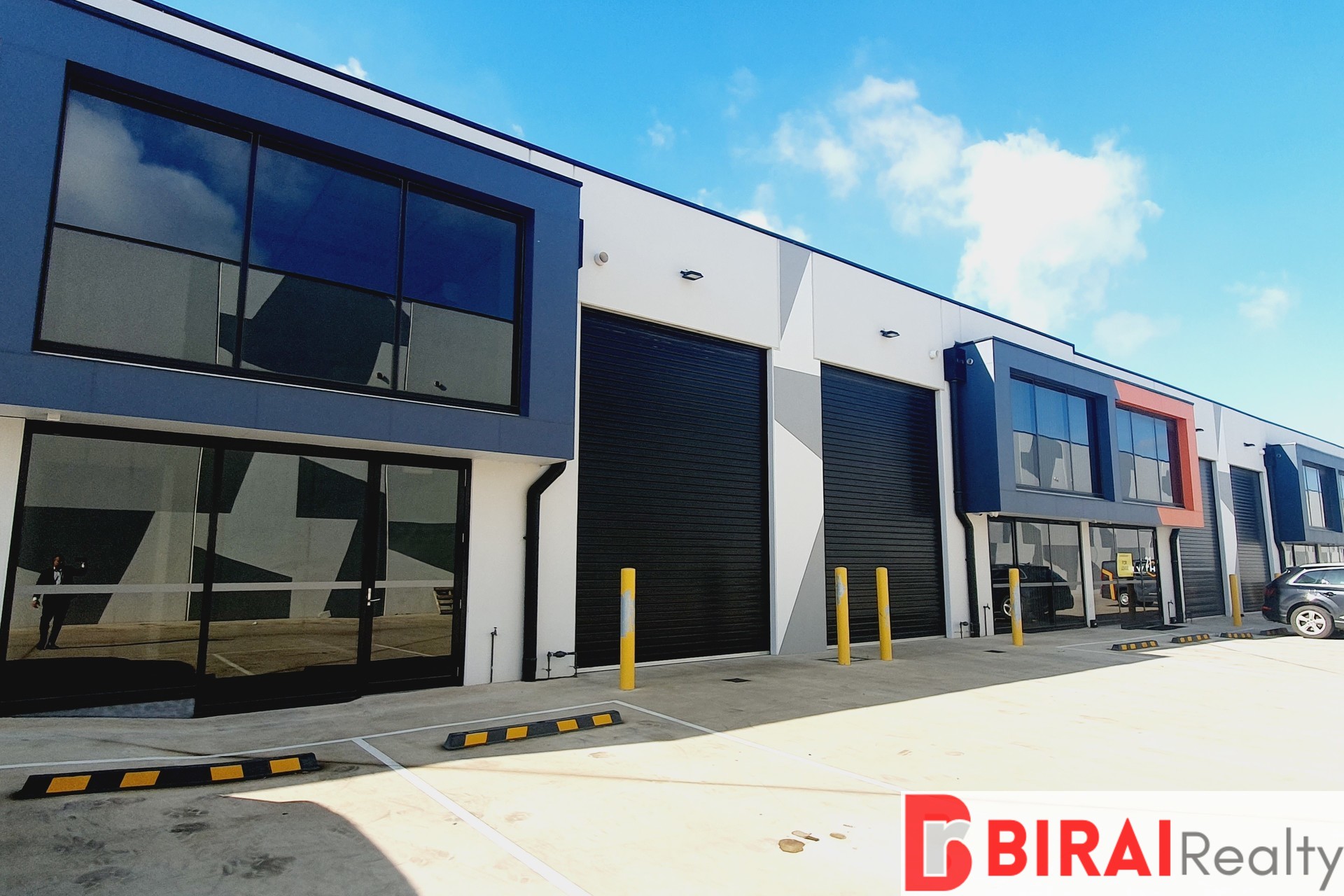 WAREHOUSE FOR SALE/LEASE IN TRUGANINA 192M2*