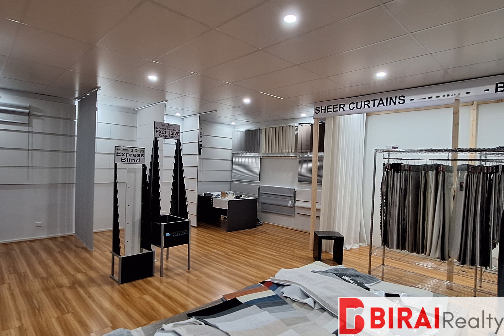 WAREHOUSE WITH SHOWROOM/OFFICE FOR SALE EPPING 260M2*