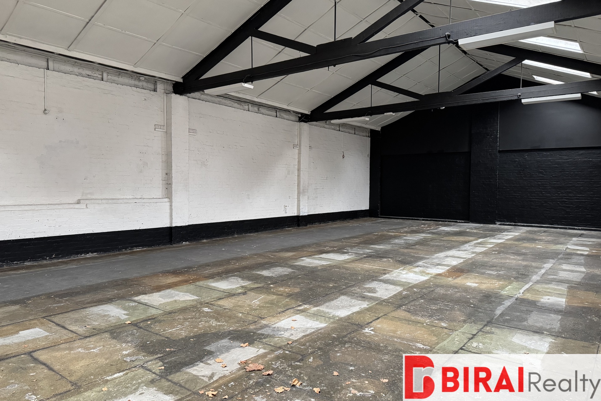 WAREHOUSE IN WEST MELBOURNE FOR LEASE 290M2*