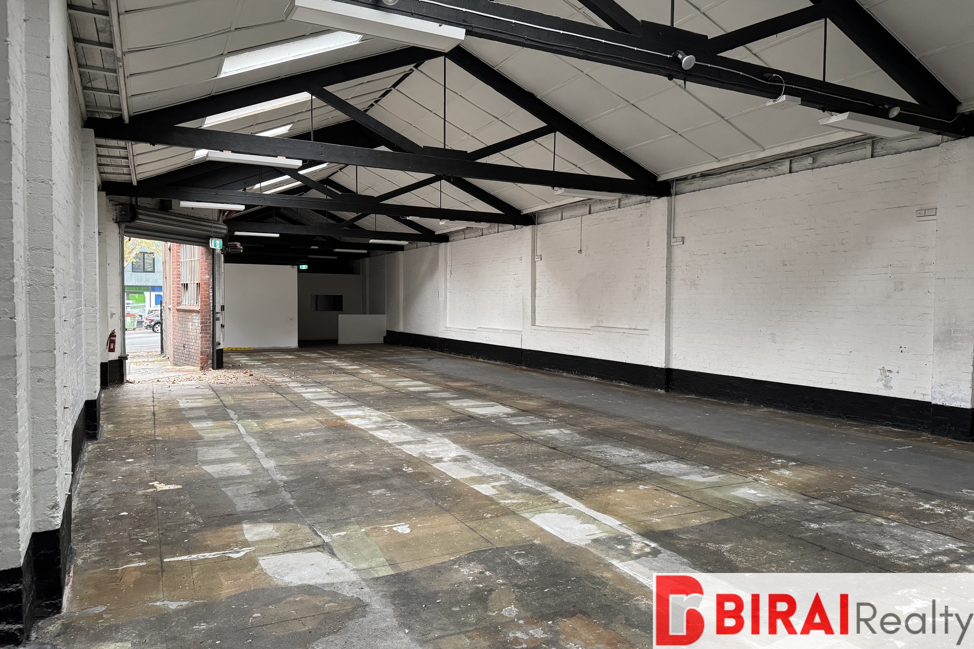 WAREHOUSE IN WEST MELBOURNE FOR LEASE 290M2*