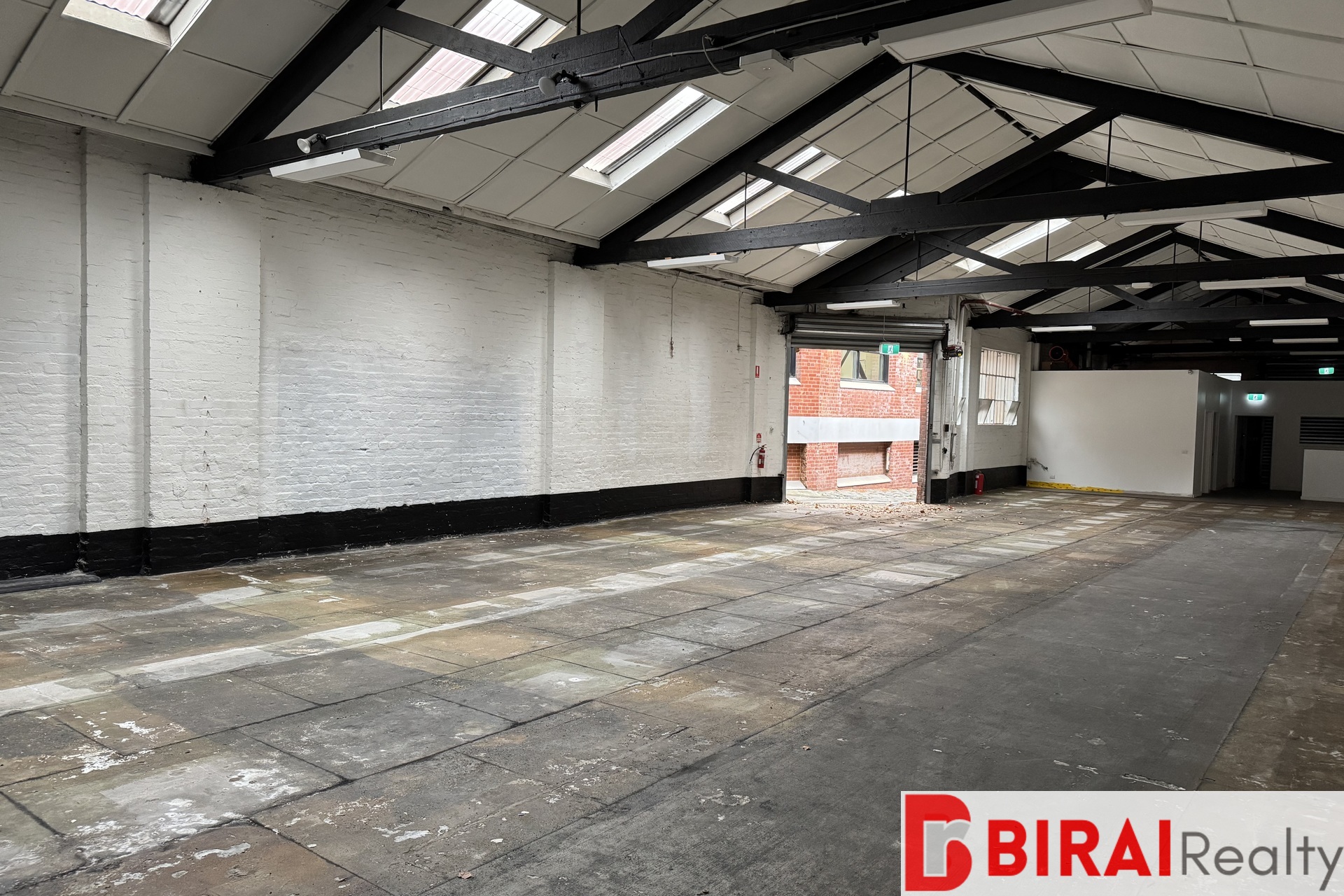 WAREHOUSE IN WEST MELBOURNE FOR LEASE 290M2*