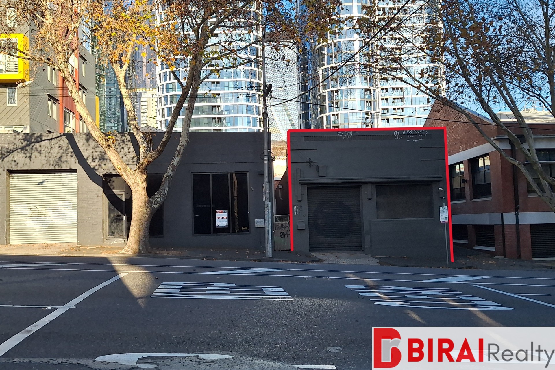 WAREHOUSE IN WEST MELBOURNE FOR LEASE 290M2*