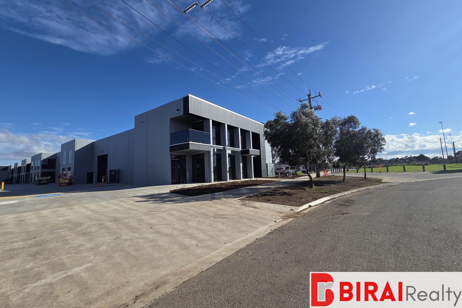 BRAND NEW WAREHOUSES FOR LEASE IN HOPPERS CROSSING 204M2* up to 650M2*