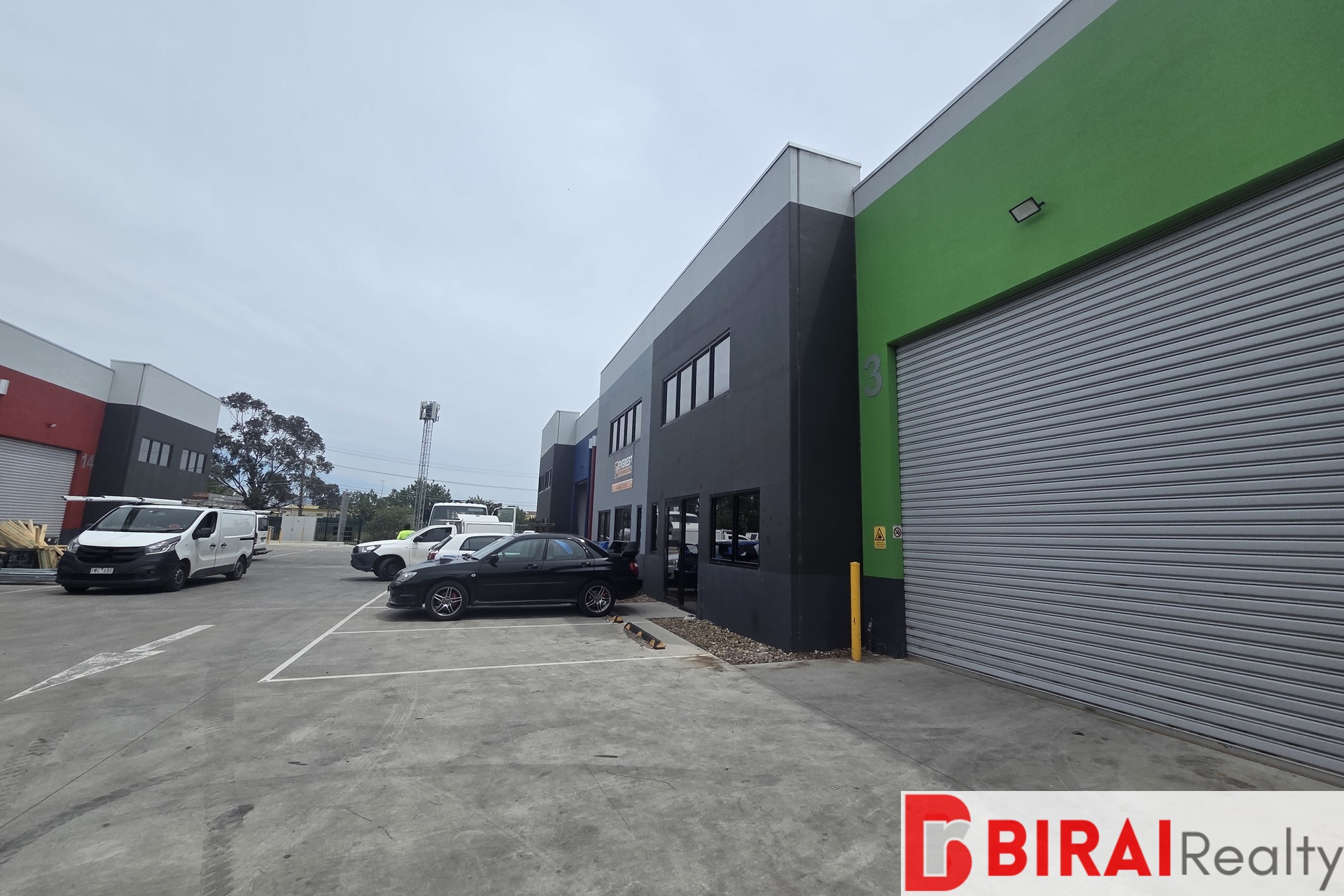 WAREHOUSE FOR LEASE NEAR NEW COSTCO IN ARDEER 320M2*