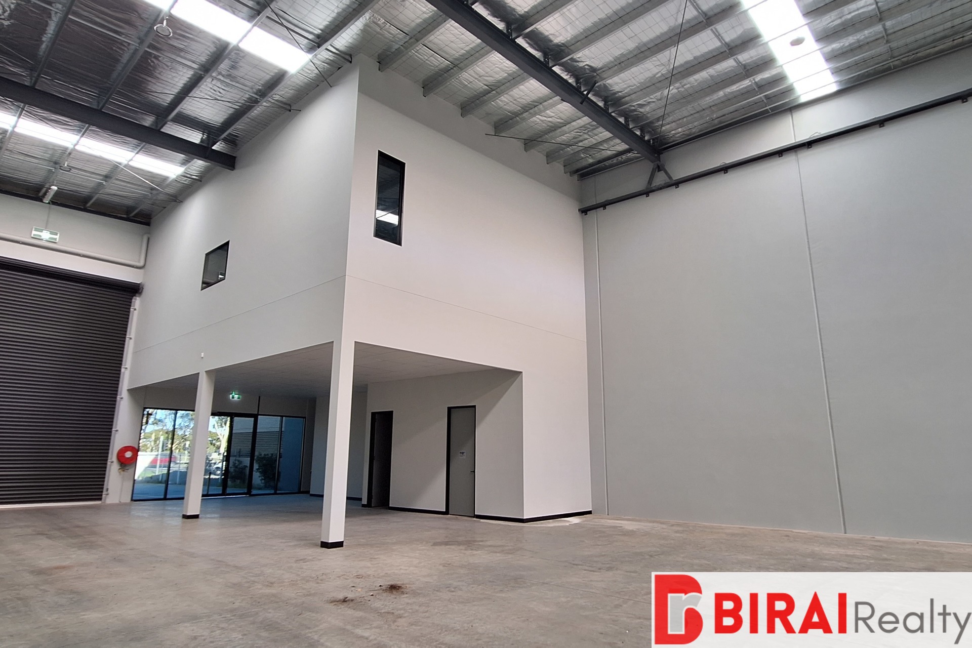 LOCATION LOCATION LOCATION 635M2*