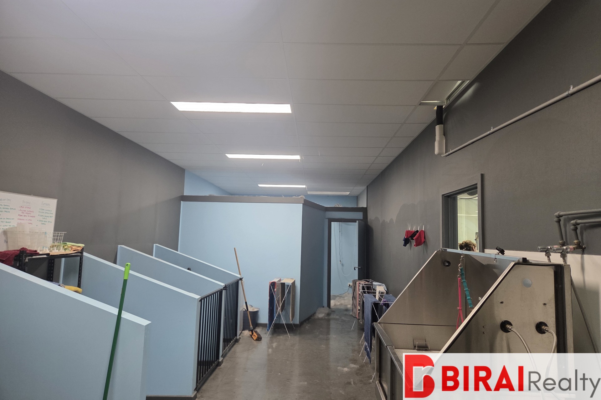 SHOWROOM/RETAIL/OFFICE SPACE FOR LEASE IN ALTONA 263M2*