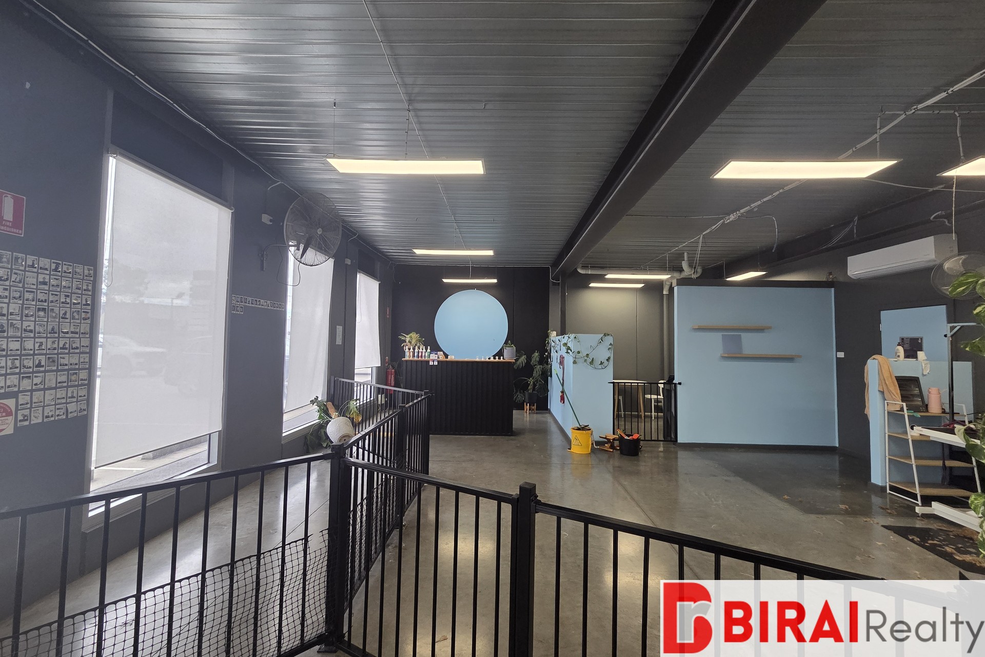 SHOWROOM/RETAIL/OFFICE SPACE FOR LEASE IN ALTONA 263M2*