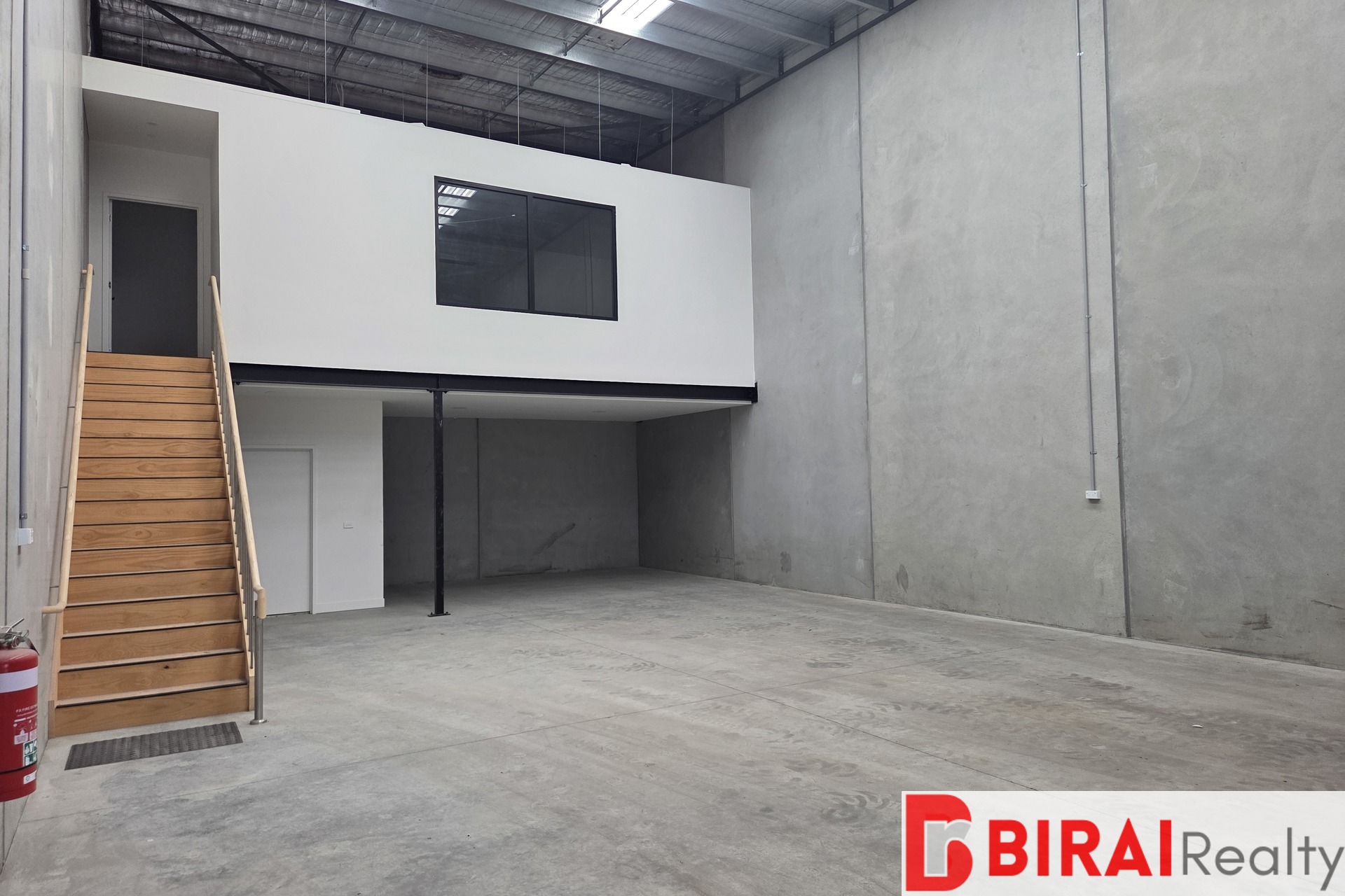 WAREHOUSE FOR LEASE IN BROOKLYN 170M2*