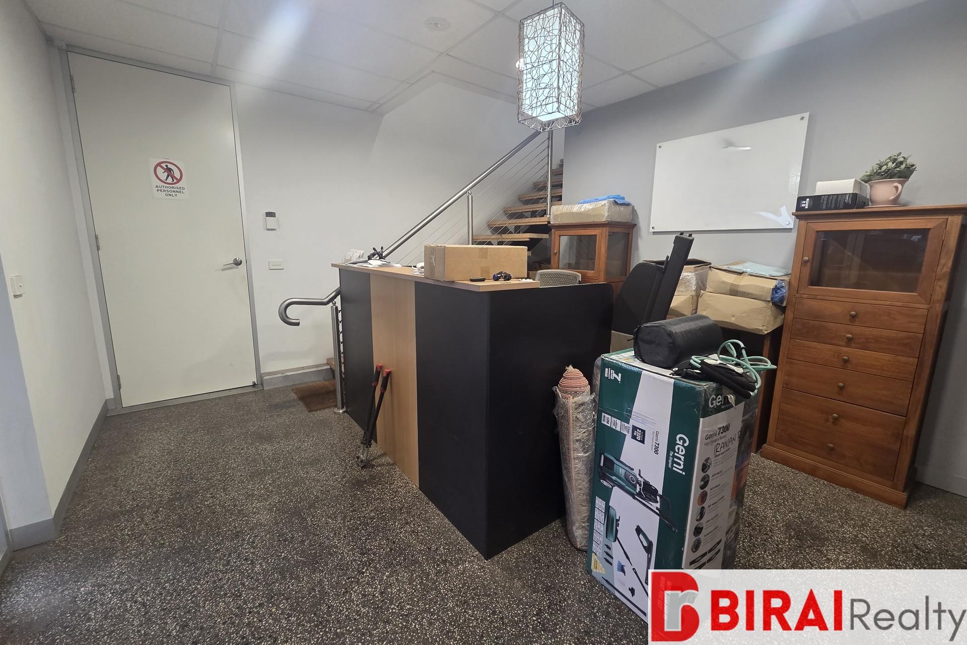 MODERN OFFICE SPACE IN RAVENHALL FOR LEASE 115M2*