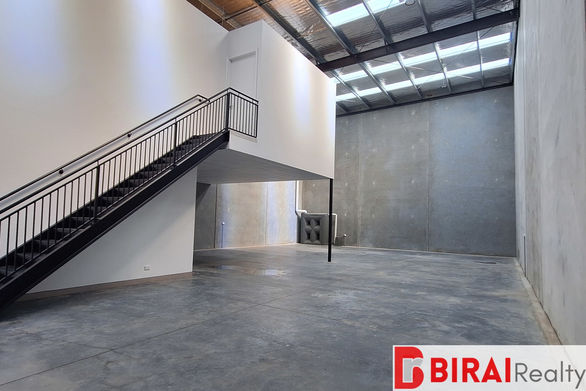 BRAND NEW WAREHOUSE IN COOLAROO FOR LEASE 315M2*