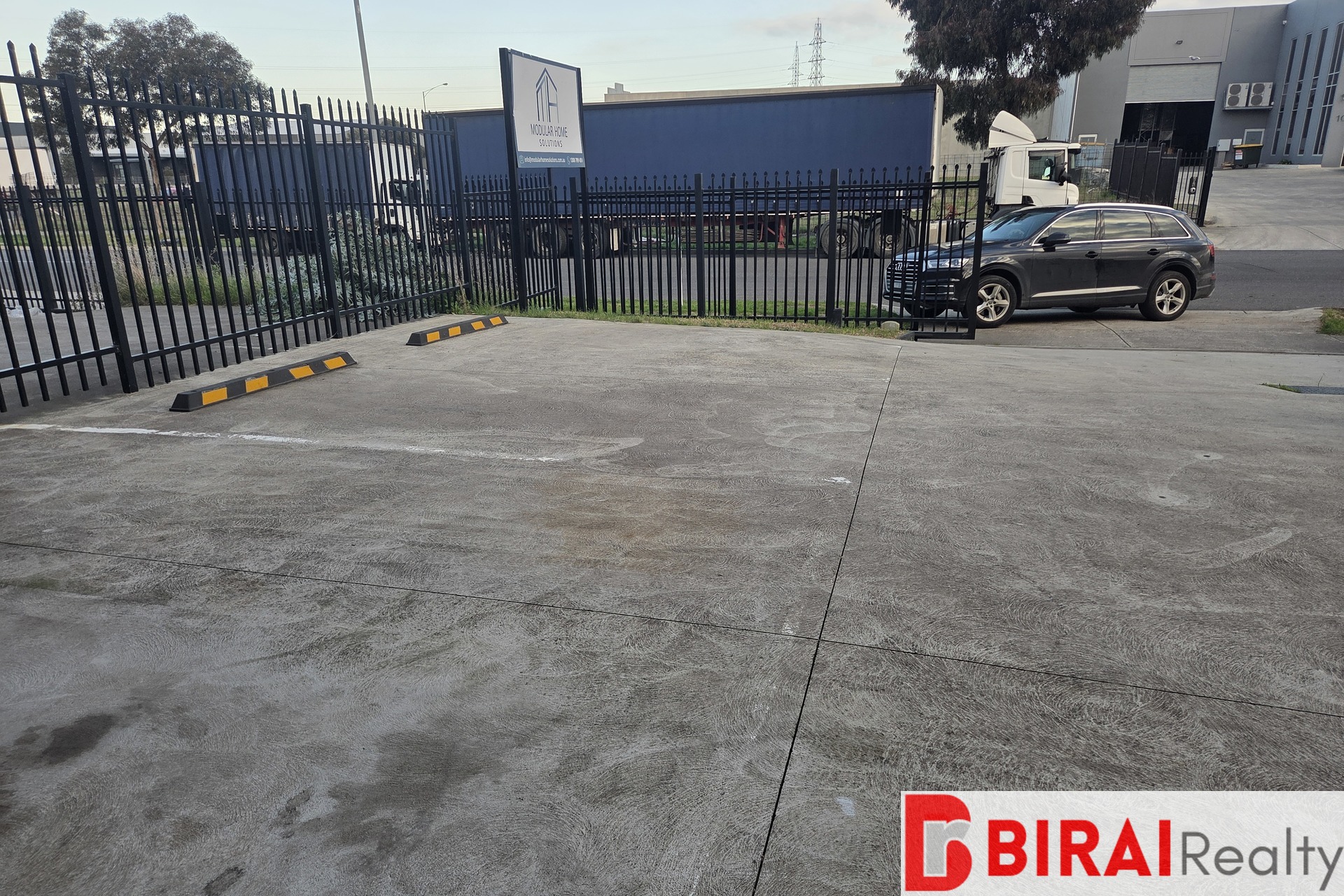 STANDALONE WAREHOUSE FOR LEASE IN RAVENHALL 260M2*