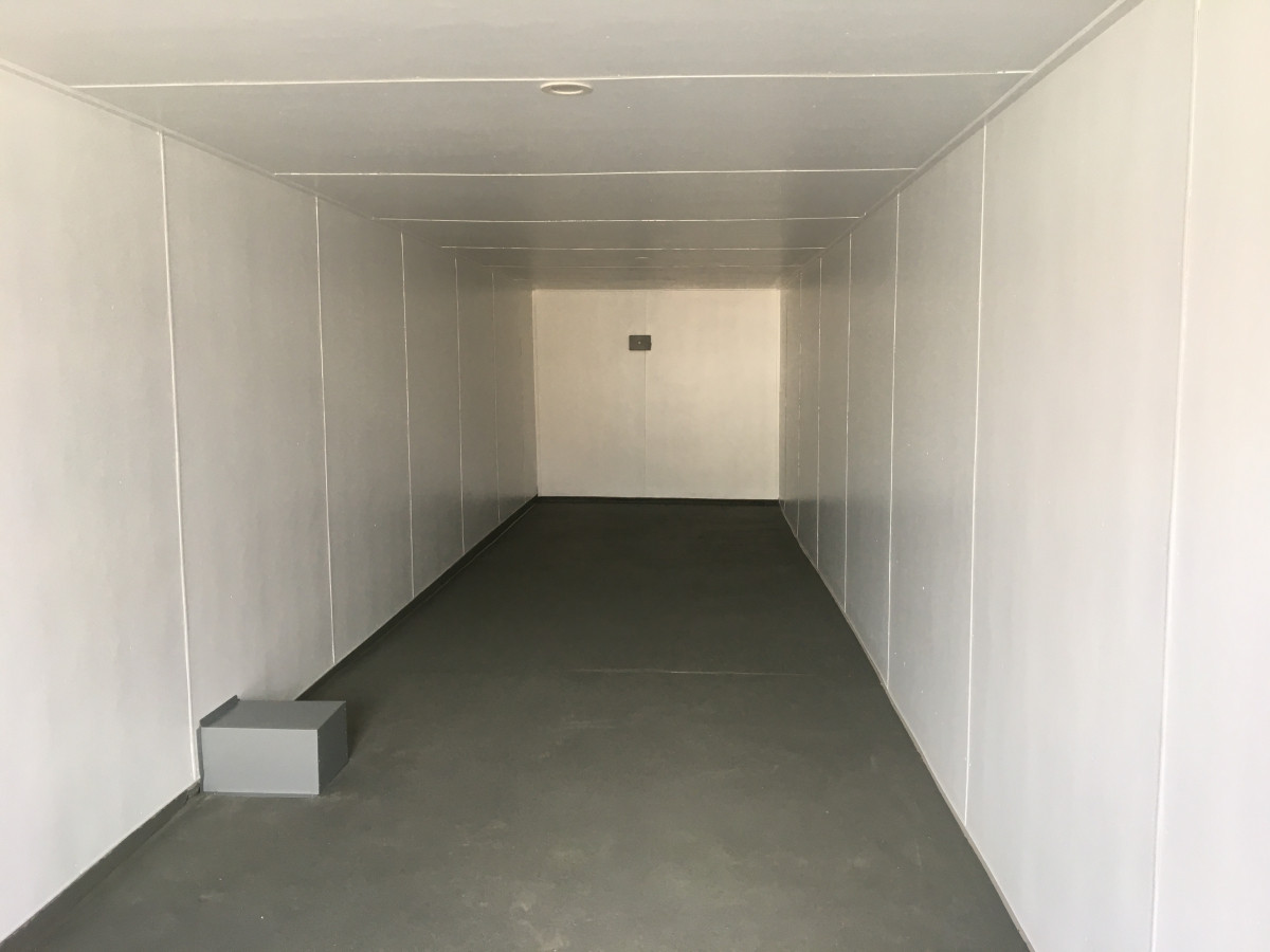 Inner city storage unit with a floor area of 23m2. Smart unit in a very convenient location.