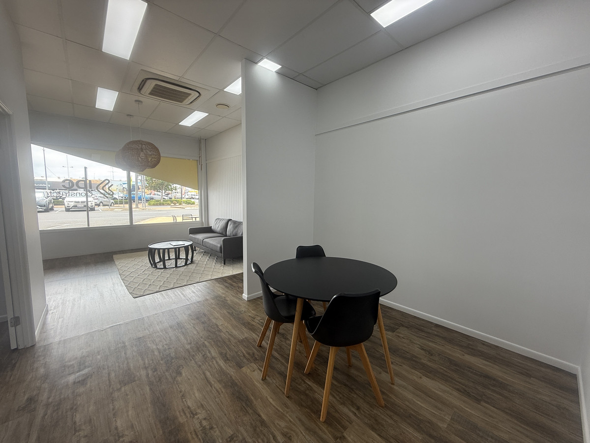 Commercial premises 130m2 available now. Great location next door to GYG Outlet