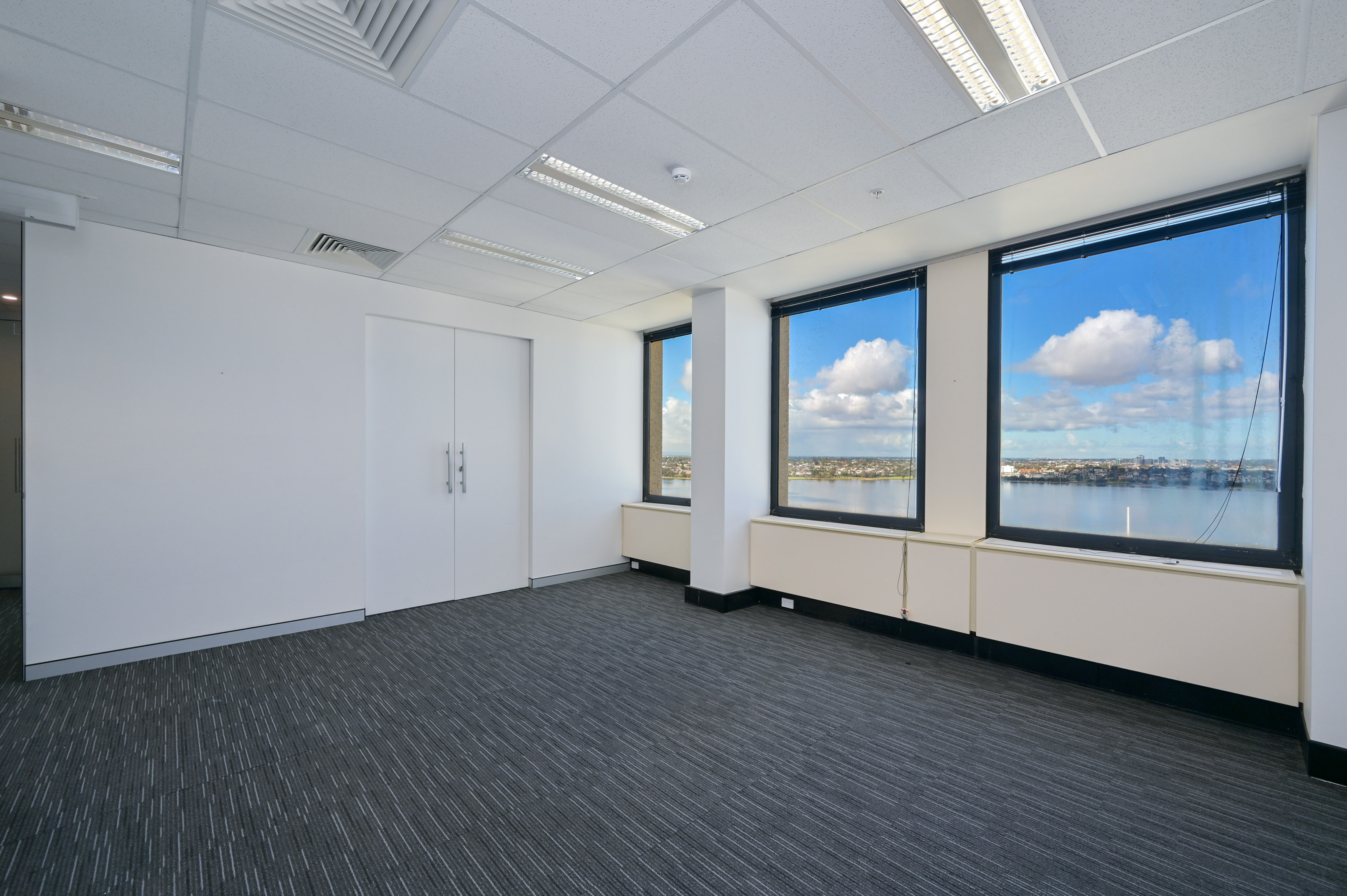 TOP FLOOR CBD OFFICE WITH OUTSTANDING SWAN RIVER VIEWS
