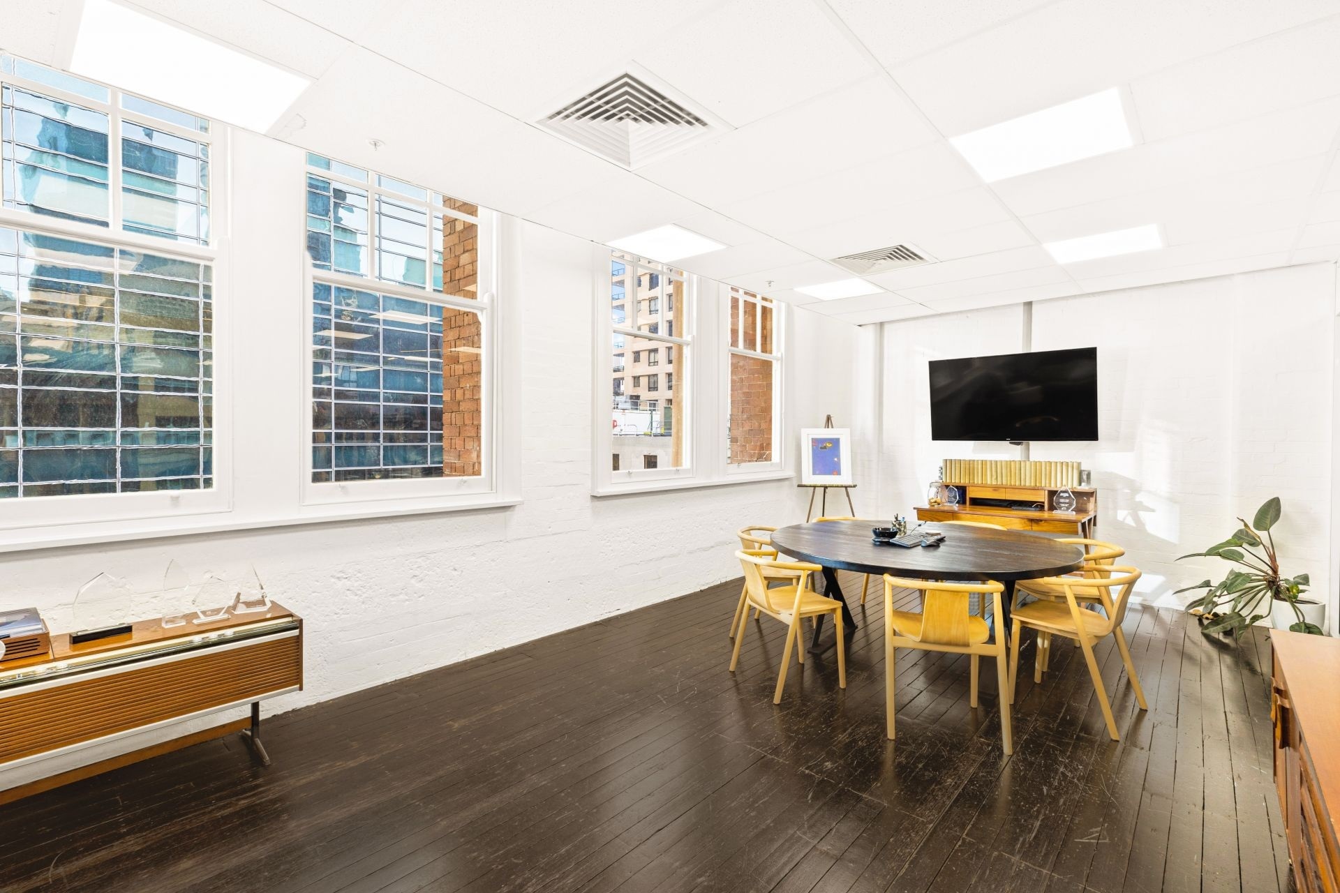 CREATIVE WHOLE-FLOOR OFFICE  411 SQM