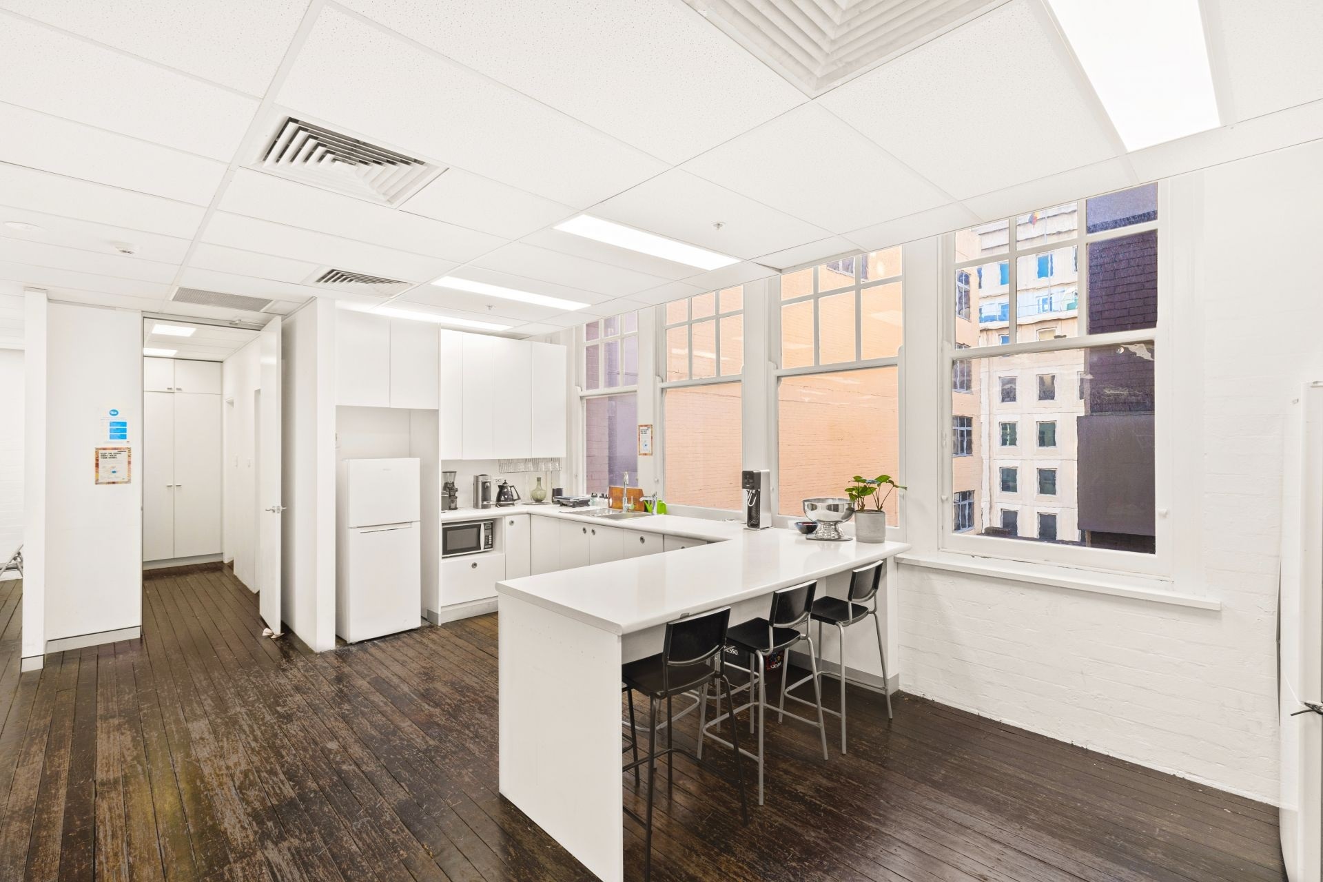 CREATIVE WHOLE-FLOOR OFFICE  411 SQM