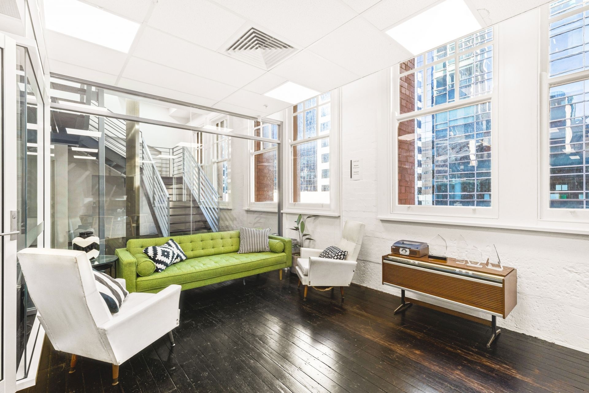 CREATIVE WHOLE-FLOOR OFFICE  411 SQM