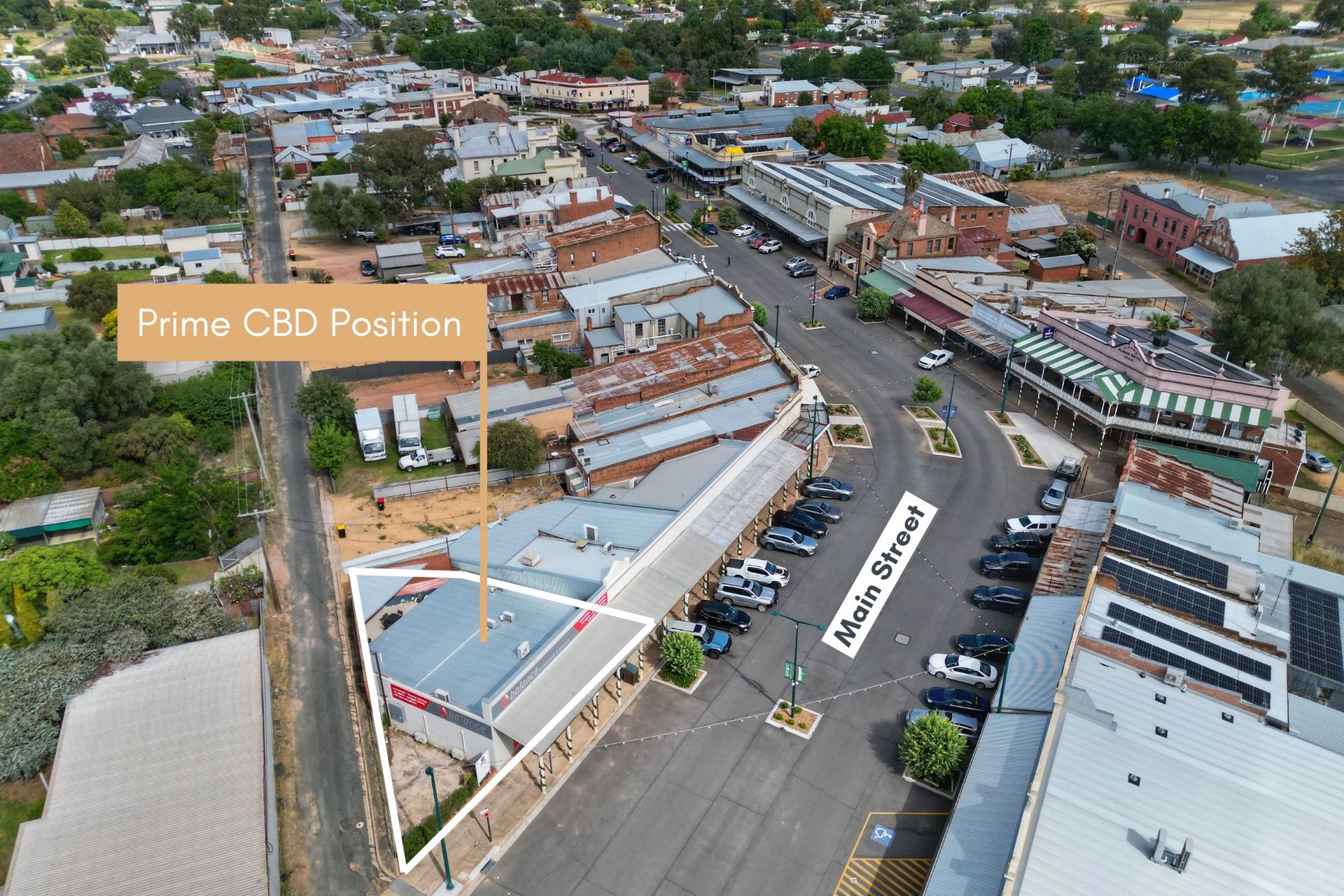 'AS NEW' EXTENSIVELY RENOVATED THROUGHOUT, PREMIUM LOCATION (TENANTED 6.1- 6.5% RETURN) with flexible new lease option available!