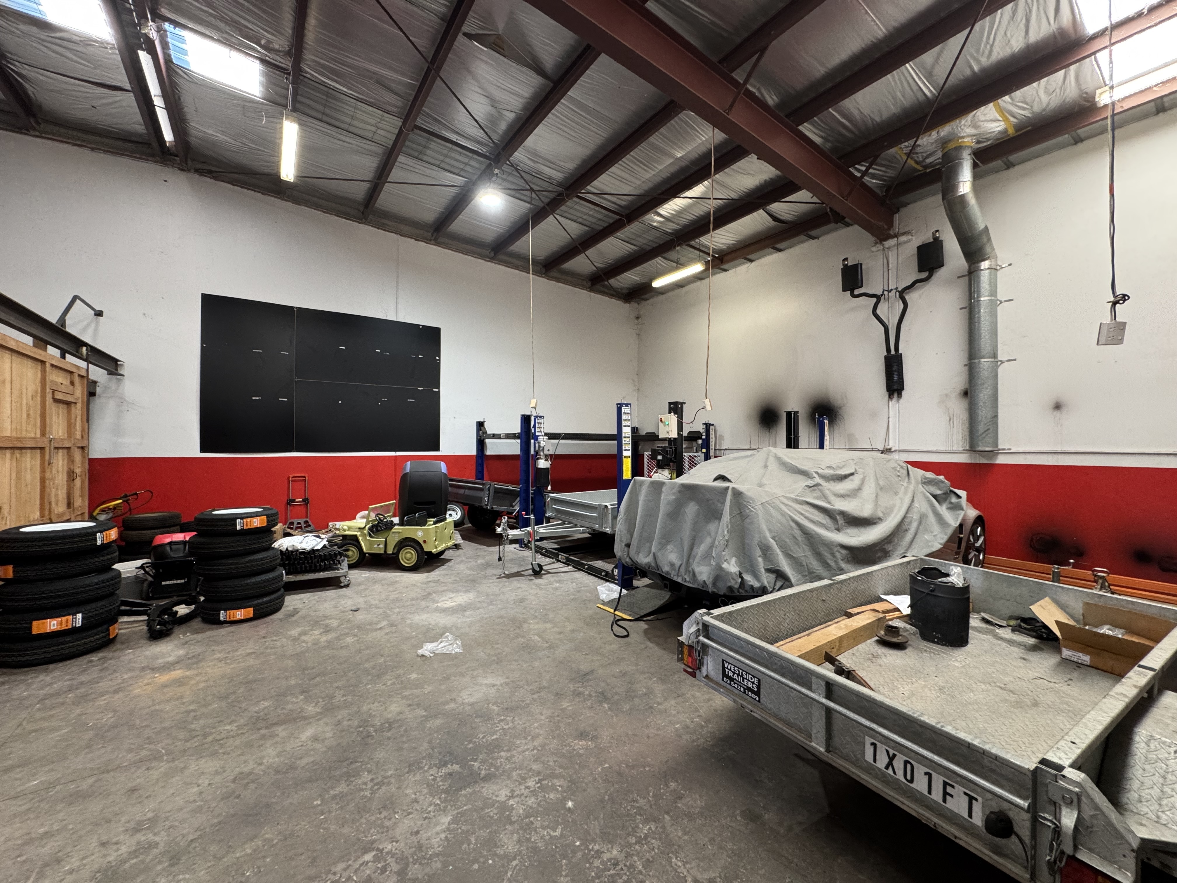 High Exposure Warehouse | Prime High Street Position