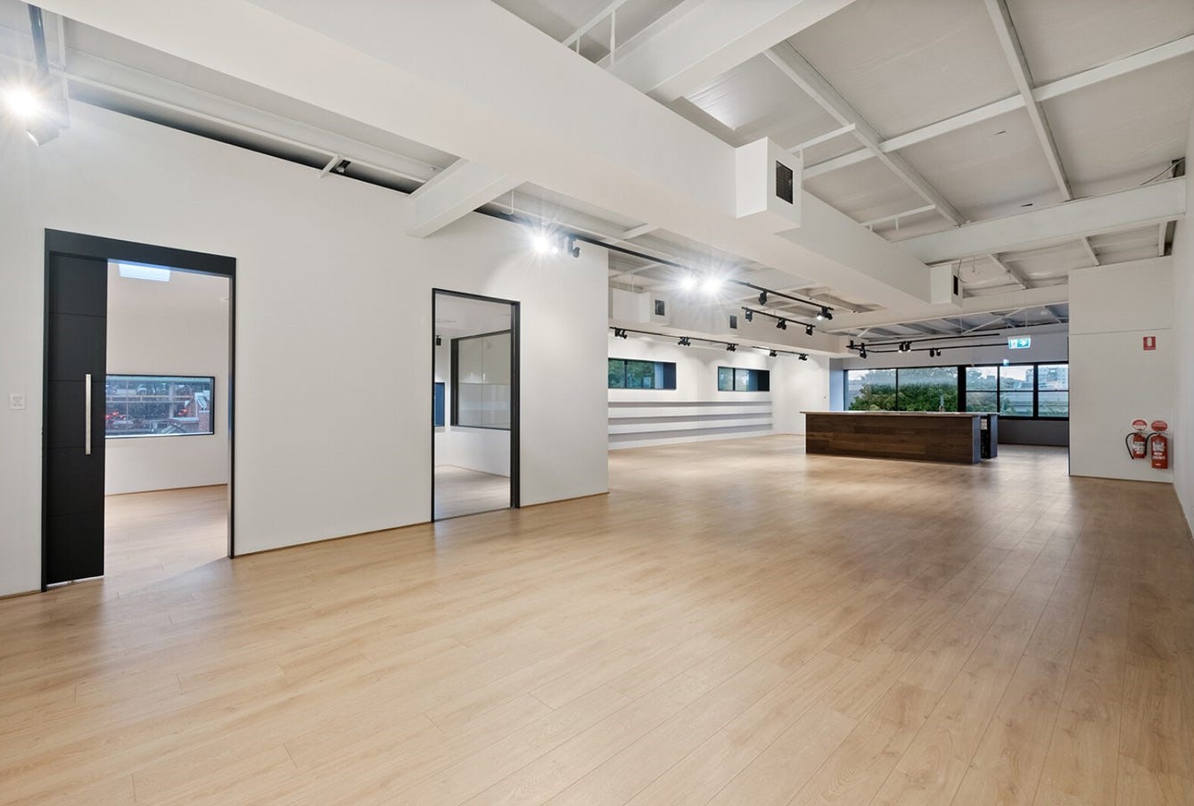 Top Floor Tenancy Overlooking the Gateway to Chinatown!