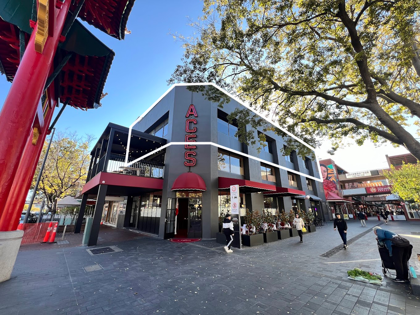 Top Floor Tenancy Overlooking the Gateway to Chinatown!
