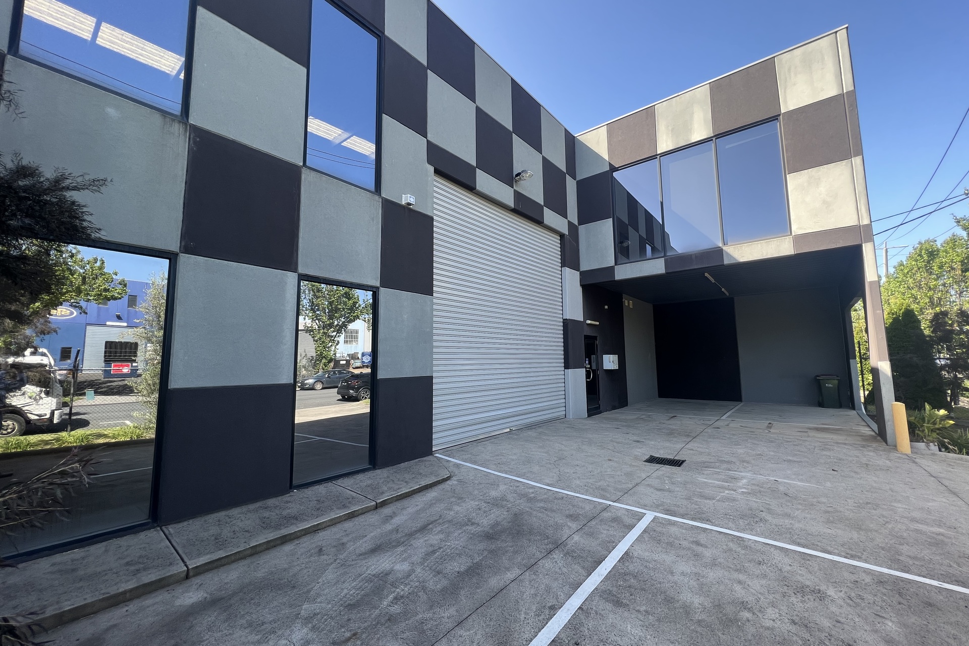 HIGH CLEARANCE WAREHOUSE WITH OFFICE & YARD