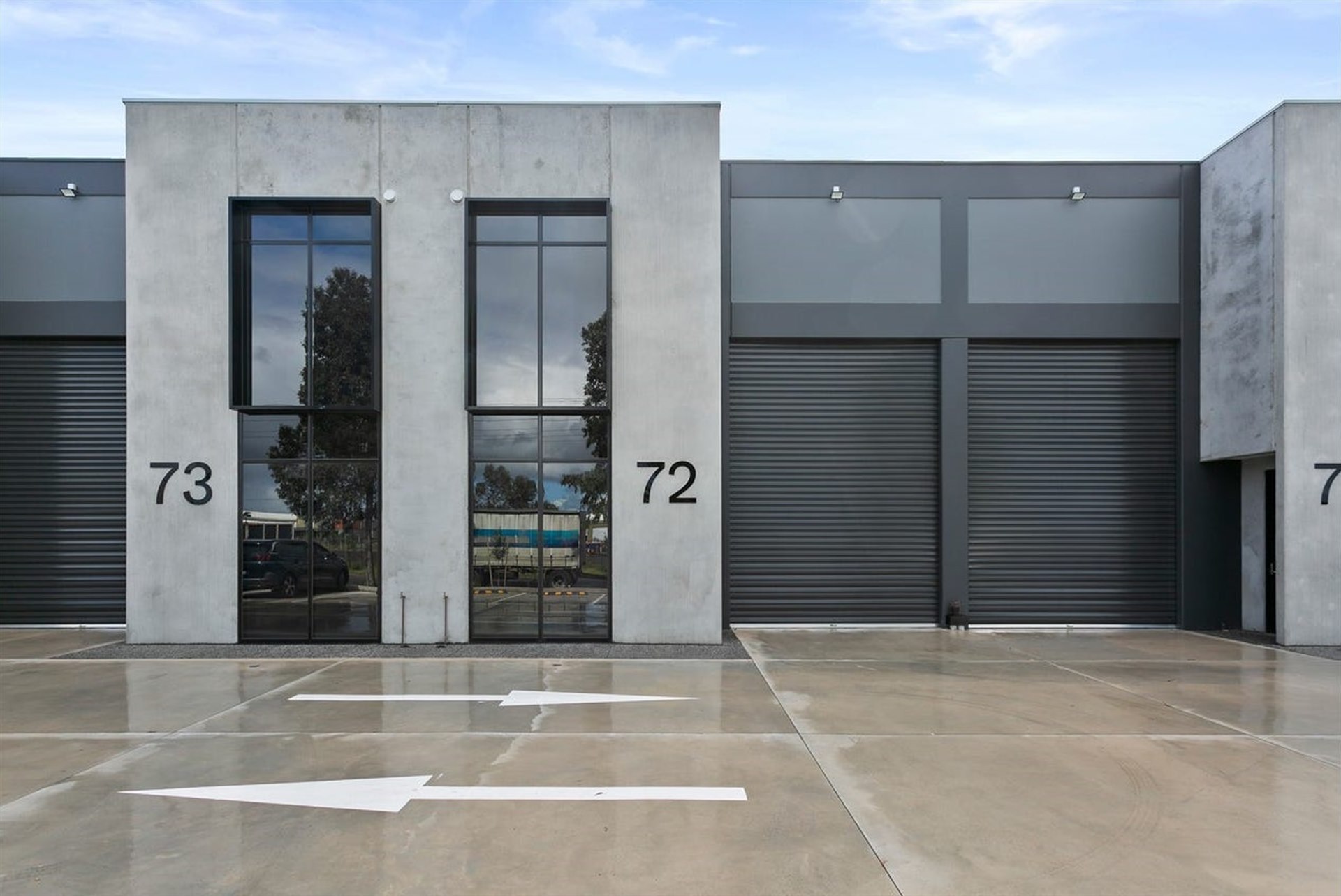 An exceptional street fronting office/warehouse in the heart of Millers Junction Retail Precinct