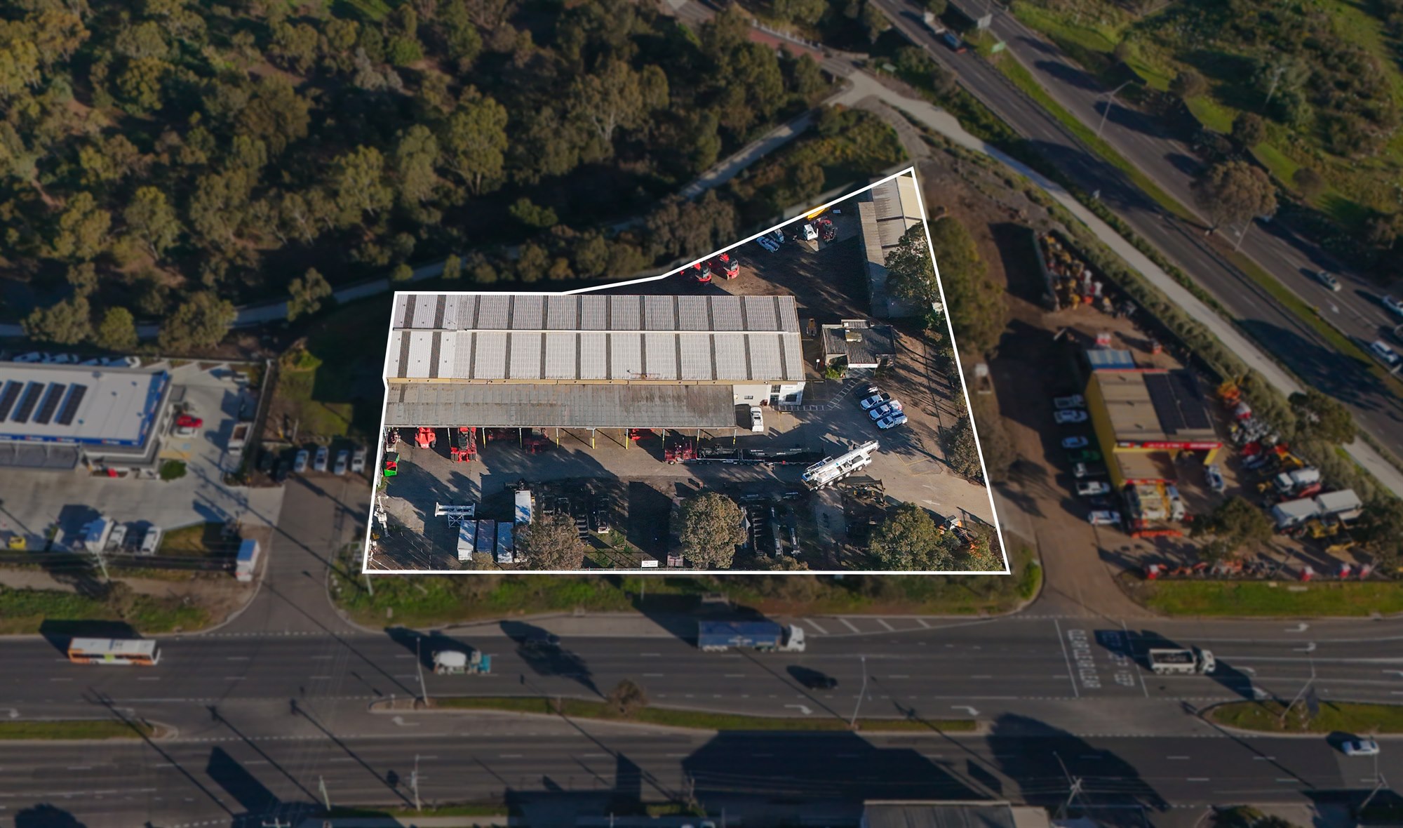 Exposure with Three Street Frontages, Low Site Coverage and 6.5 T Crane