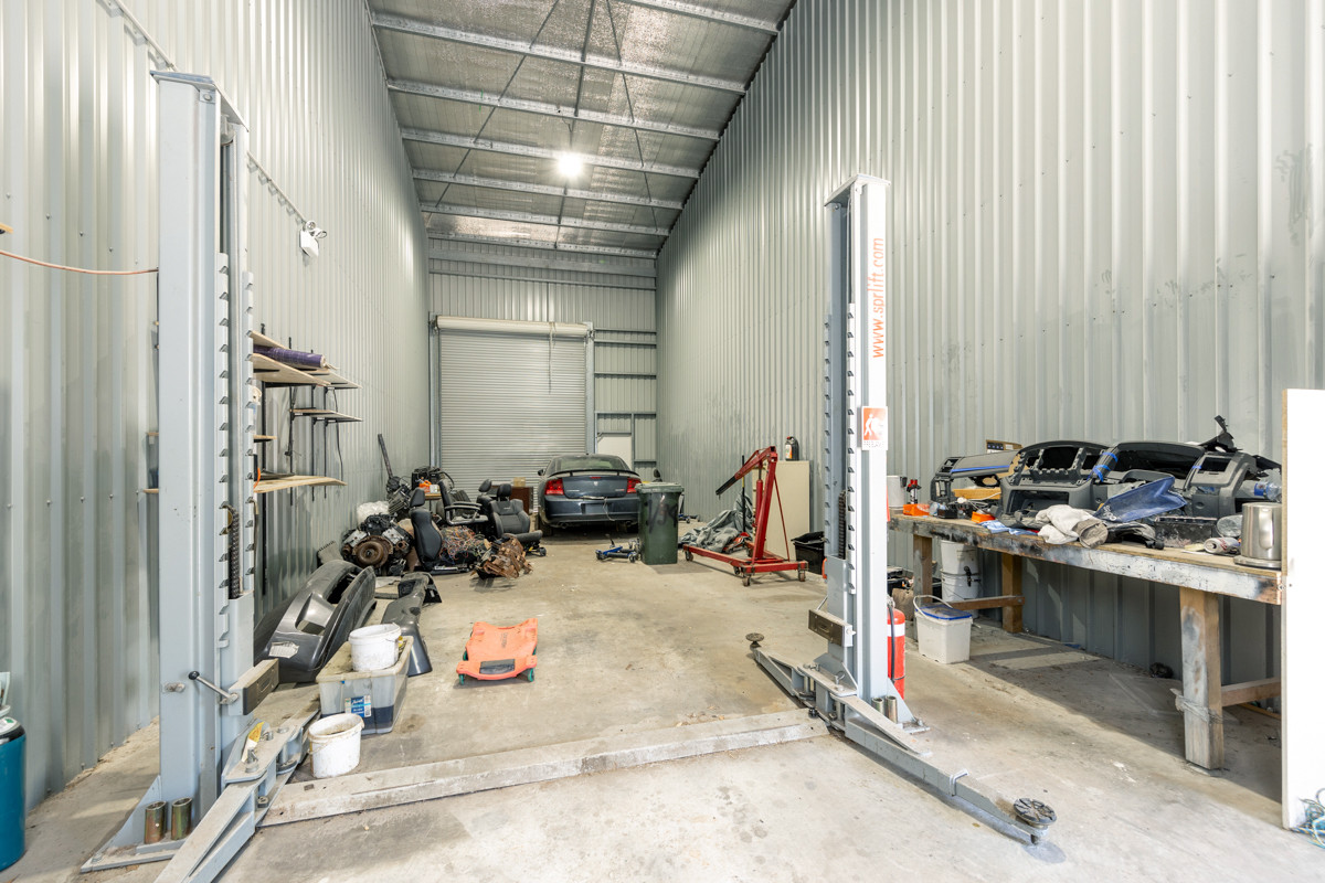 Industrial unit with secure access in Bennetts Green