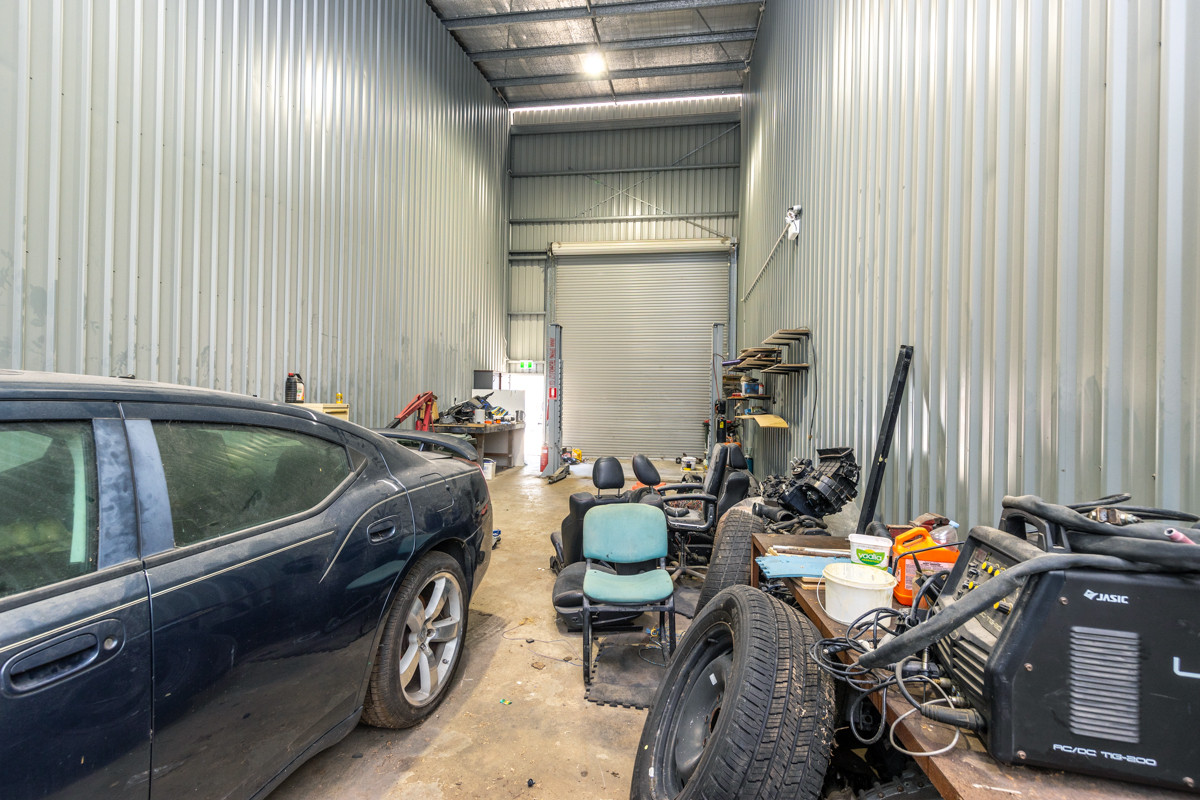Industrial unit with secure access in Bennetts Green