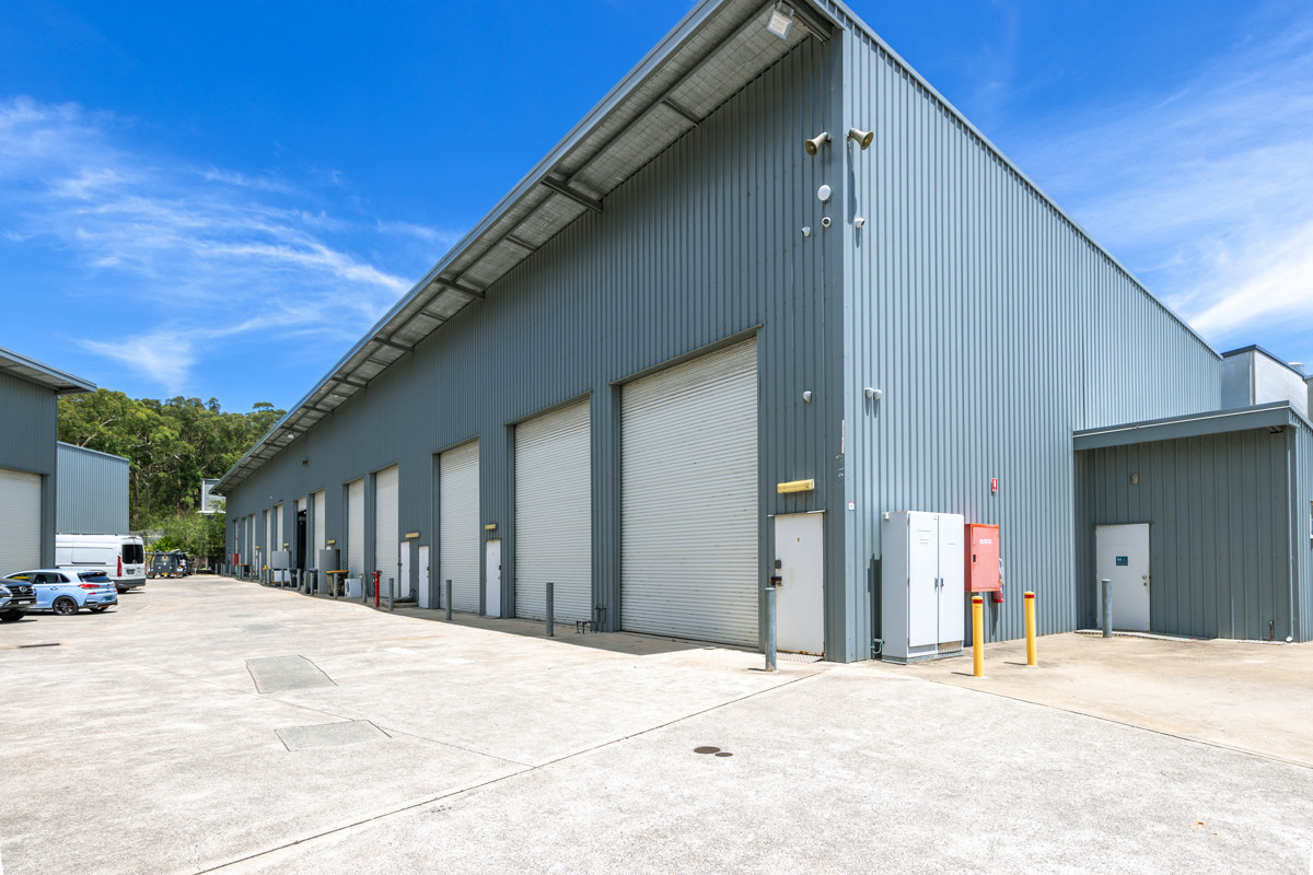 Industrial unit with secure access in Bennetts Green