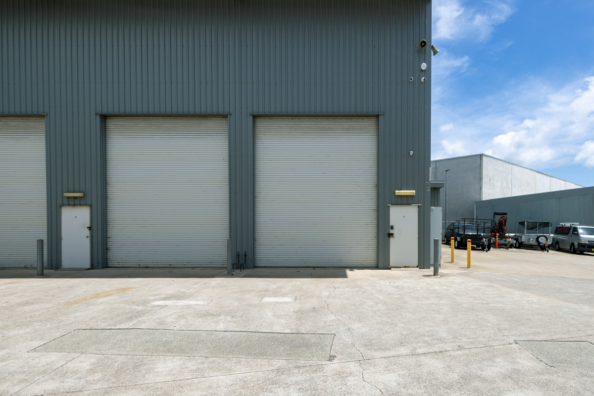Industrial unit with secure access in Bennetts Green