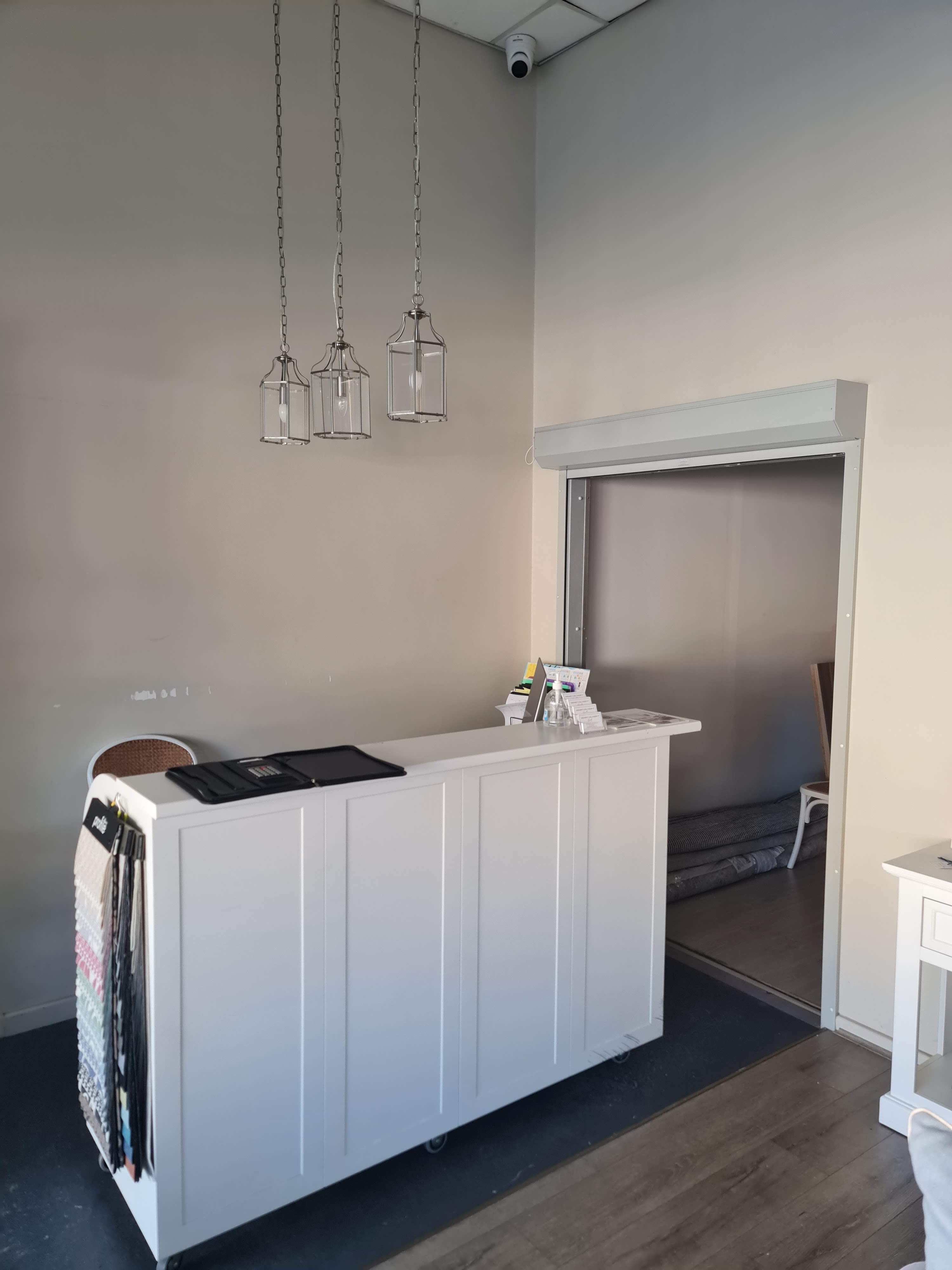 HIGH-EXPOSURE SHOWROOM WITH SECURE REAR YARD
