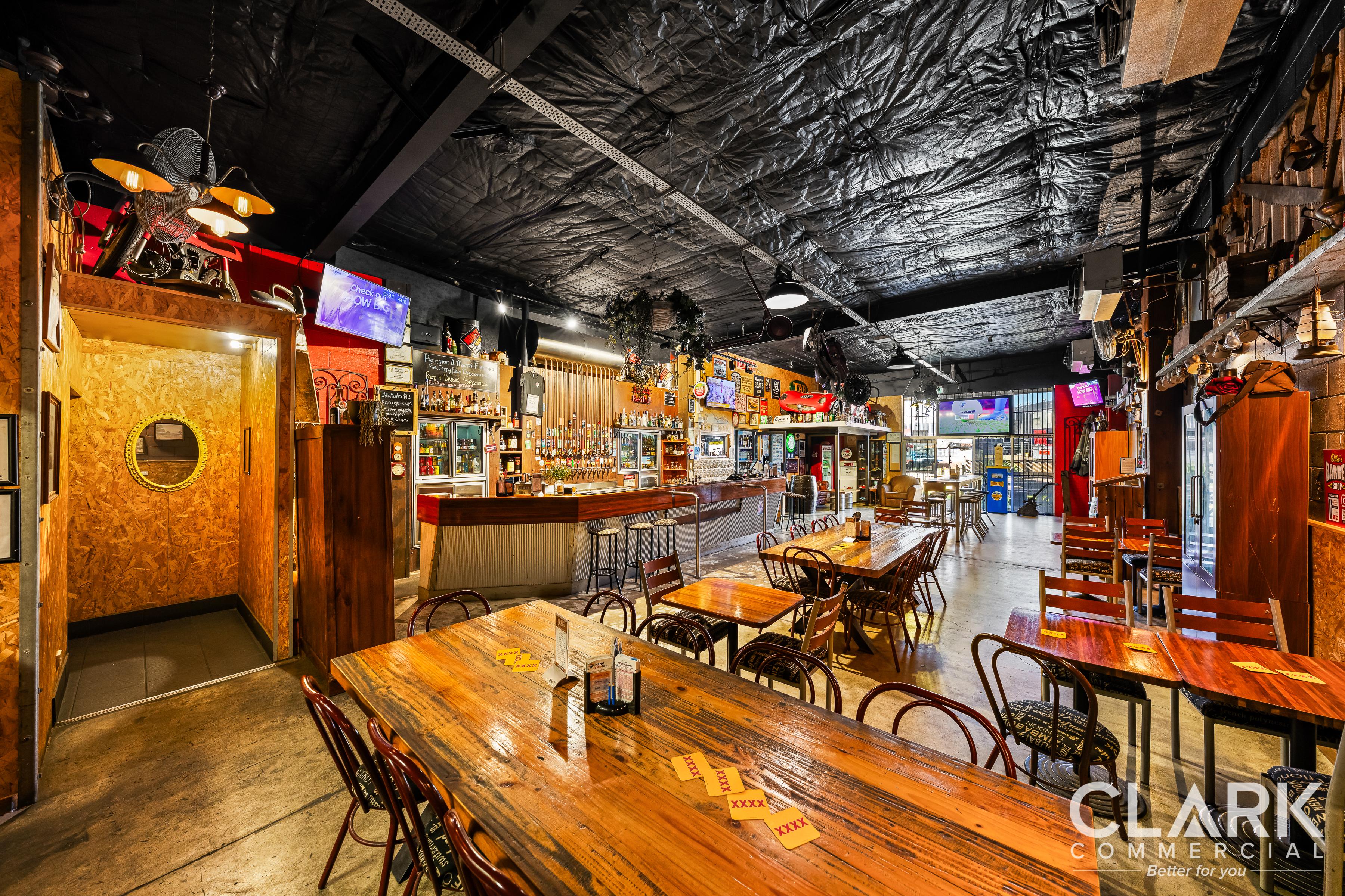 MONTE ALE HOUSE COMMERCIAL HOTEL AND BOTTLE SHOPS FOR SALE!