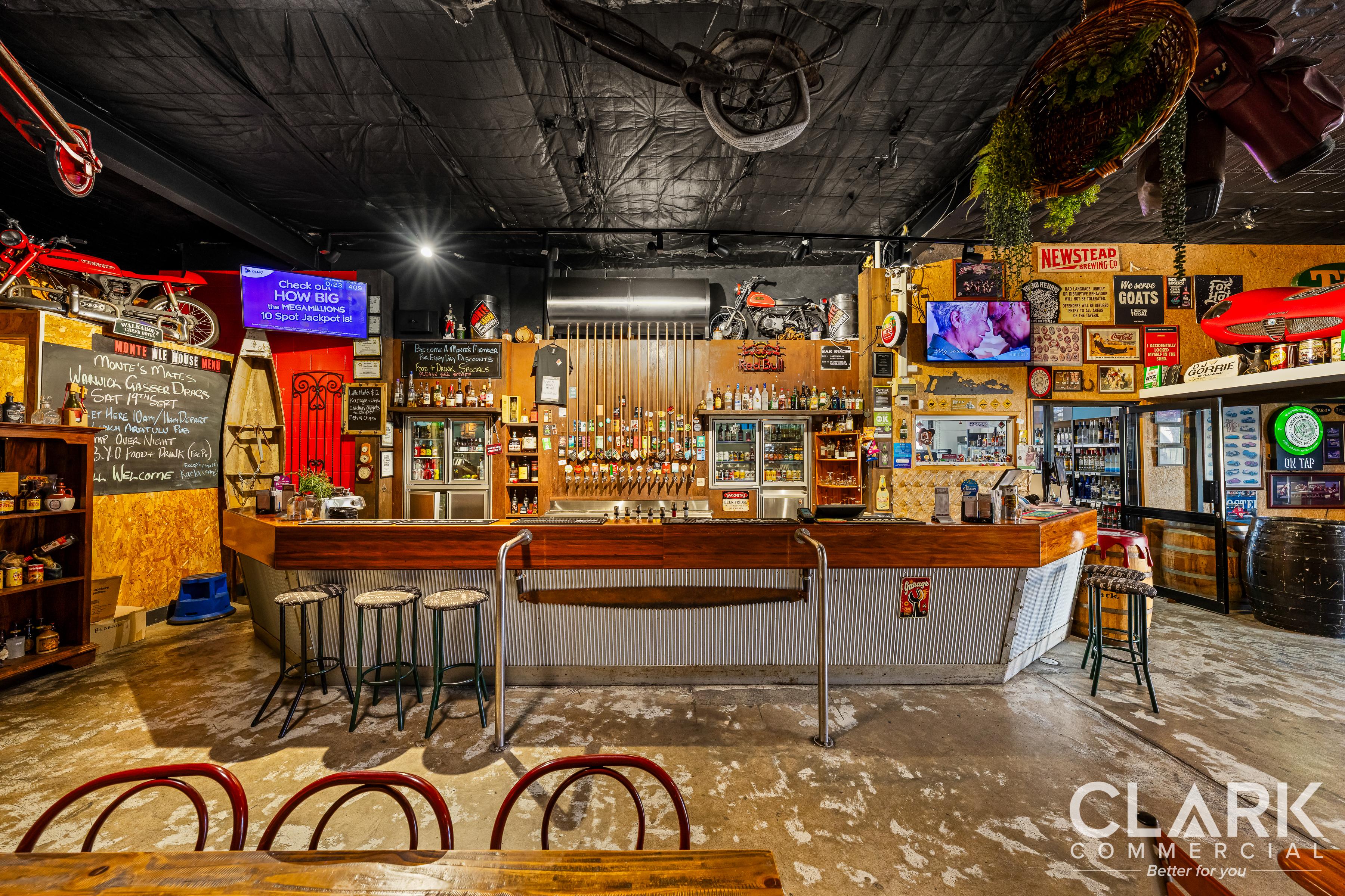 MONTE ALE HOUSE COMMERCIAL HOTEL AND BOTTLE SHOPS FOR SALE!