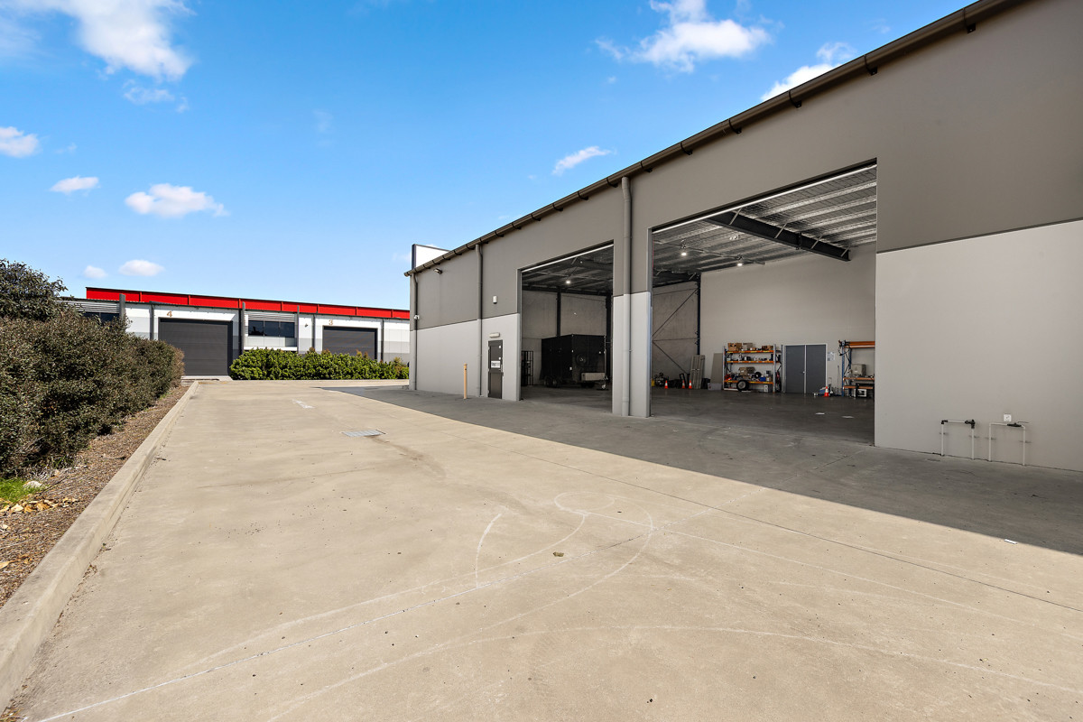 Versatile industrial facility with quality showroom and offices