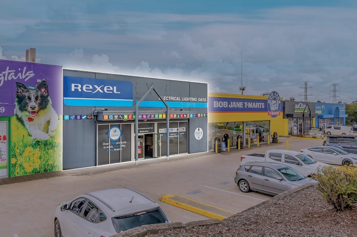 488sqm Main Road Warehouse/ Showroom. Join National Tenants.