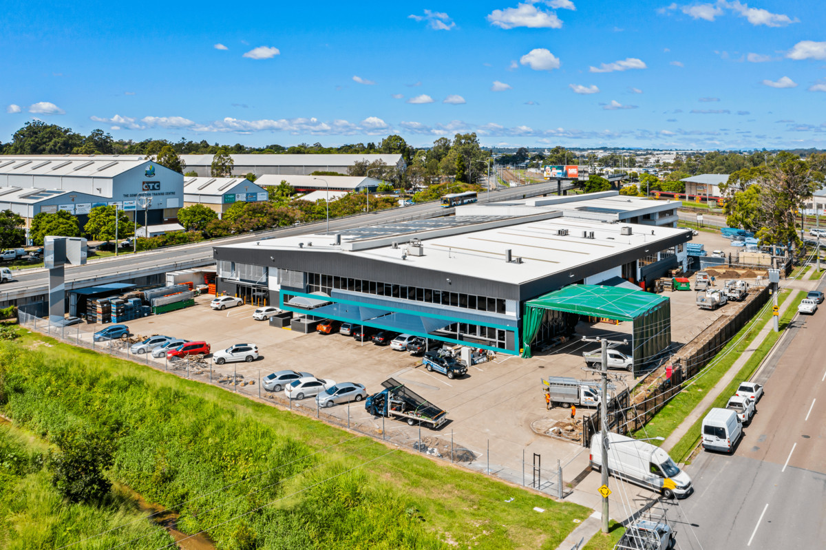 322sqm Ground Floor Office/Showroom/ Training. Abundance Of Car Parking.
