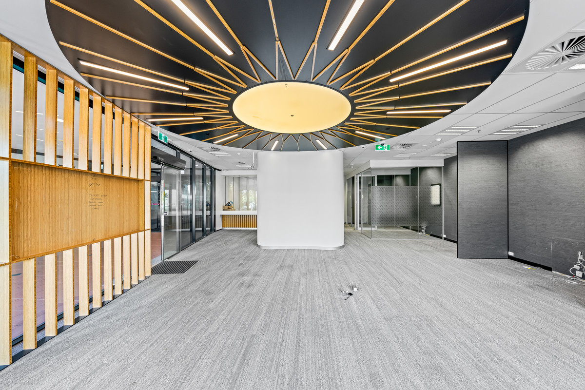 55-240 sqm Prime Retail/Office/Medical Space. Over 250 car spaces onsite.