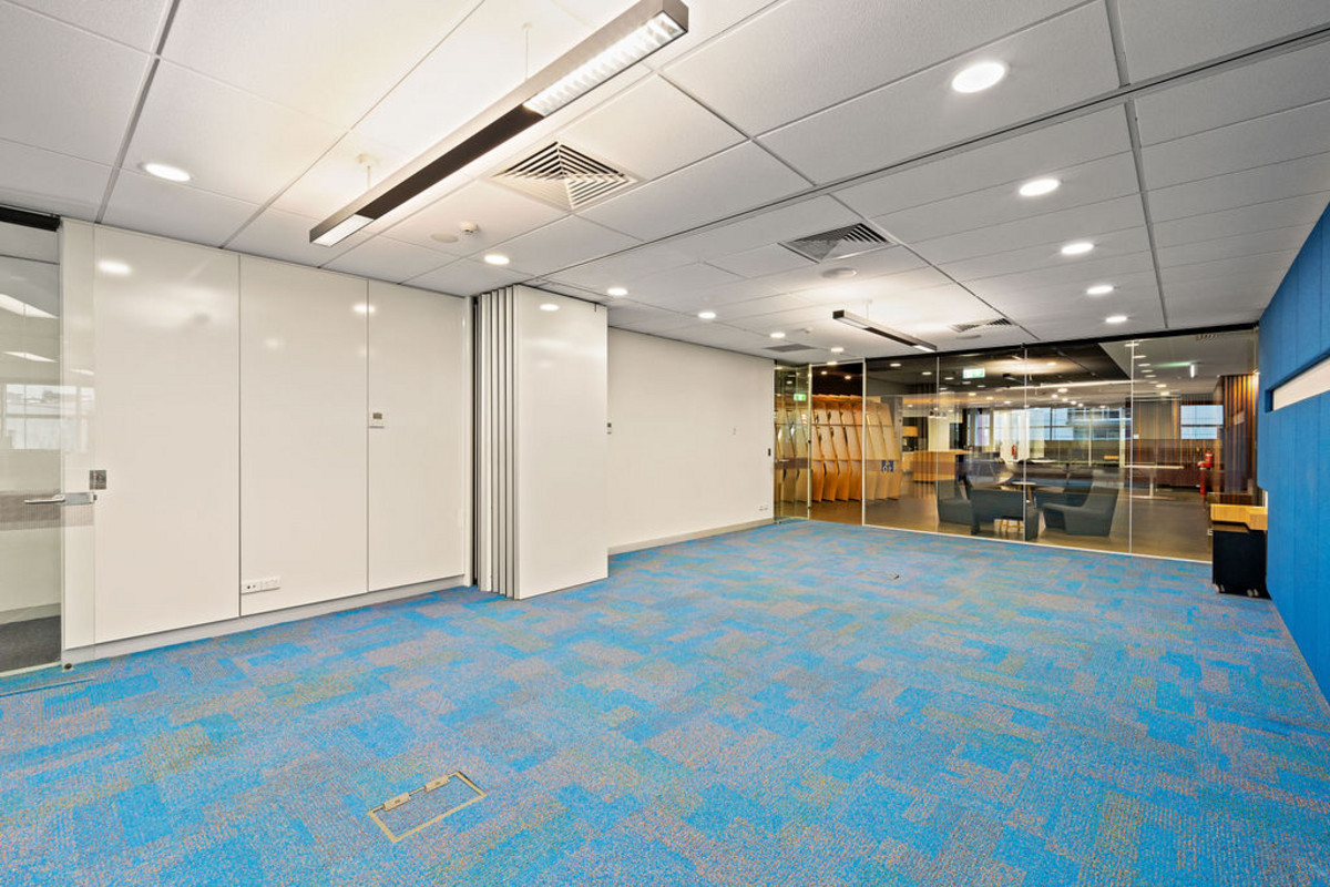 280sqm, 561sqm or 1776sqm Premium Fitted & Furnished Office Space. 200 Onsite Car Spaces Available